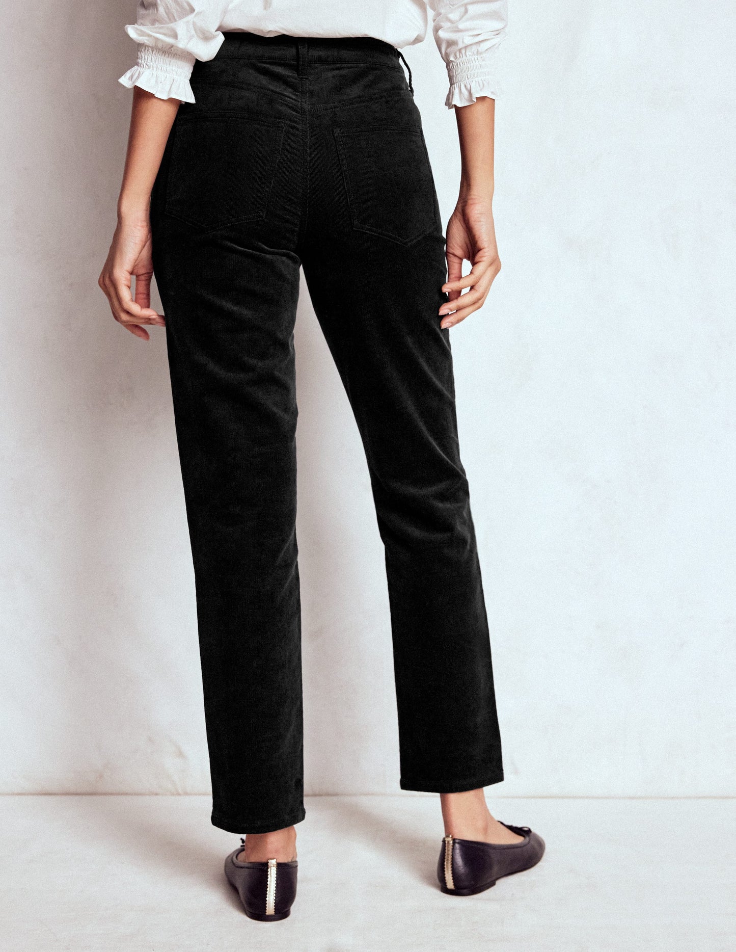 Schmale Cord-Jeans mit hohem Bund-Schwarz