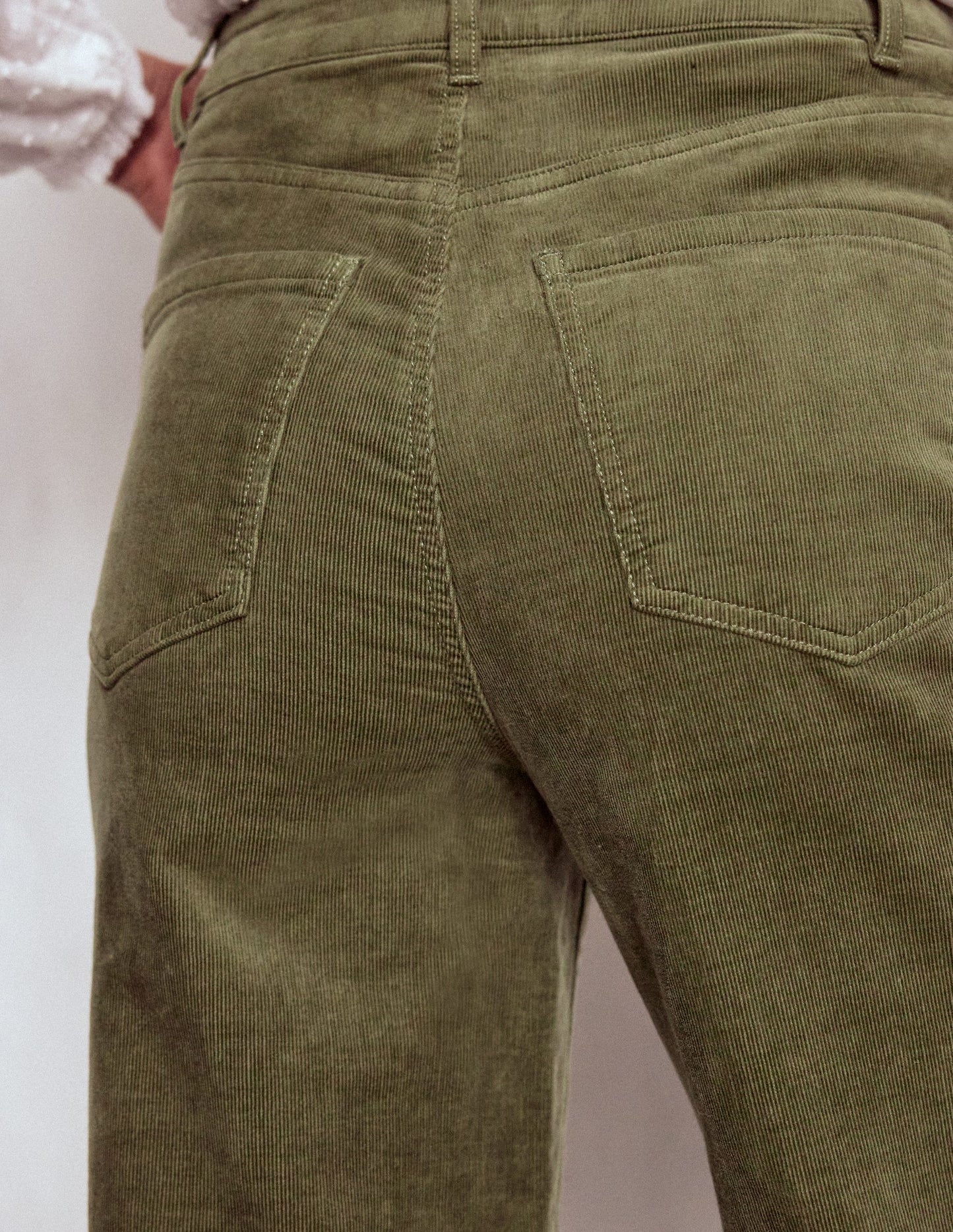 Cord-Jeans mit geradem, weitem Bein im Five-Pocket-Design-GRÜN