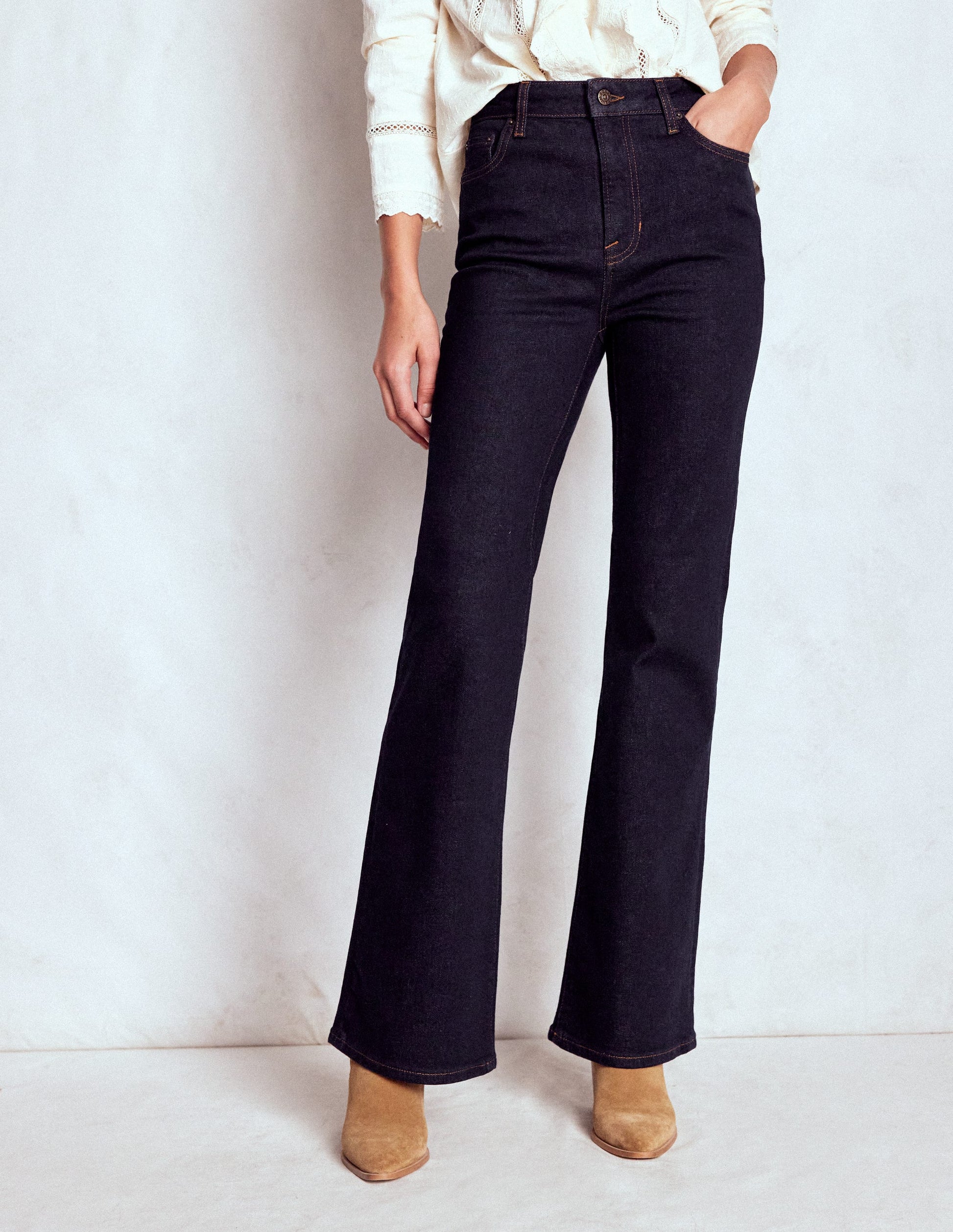 Taillierte Jeans mit hohem Bund und leichtem Schlag-Indigo-6