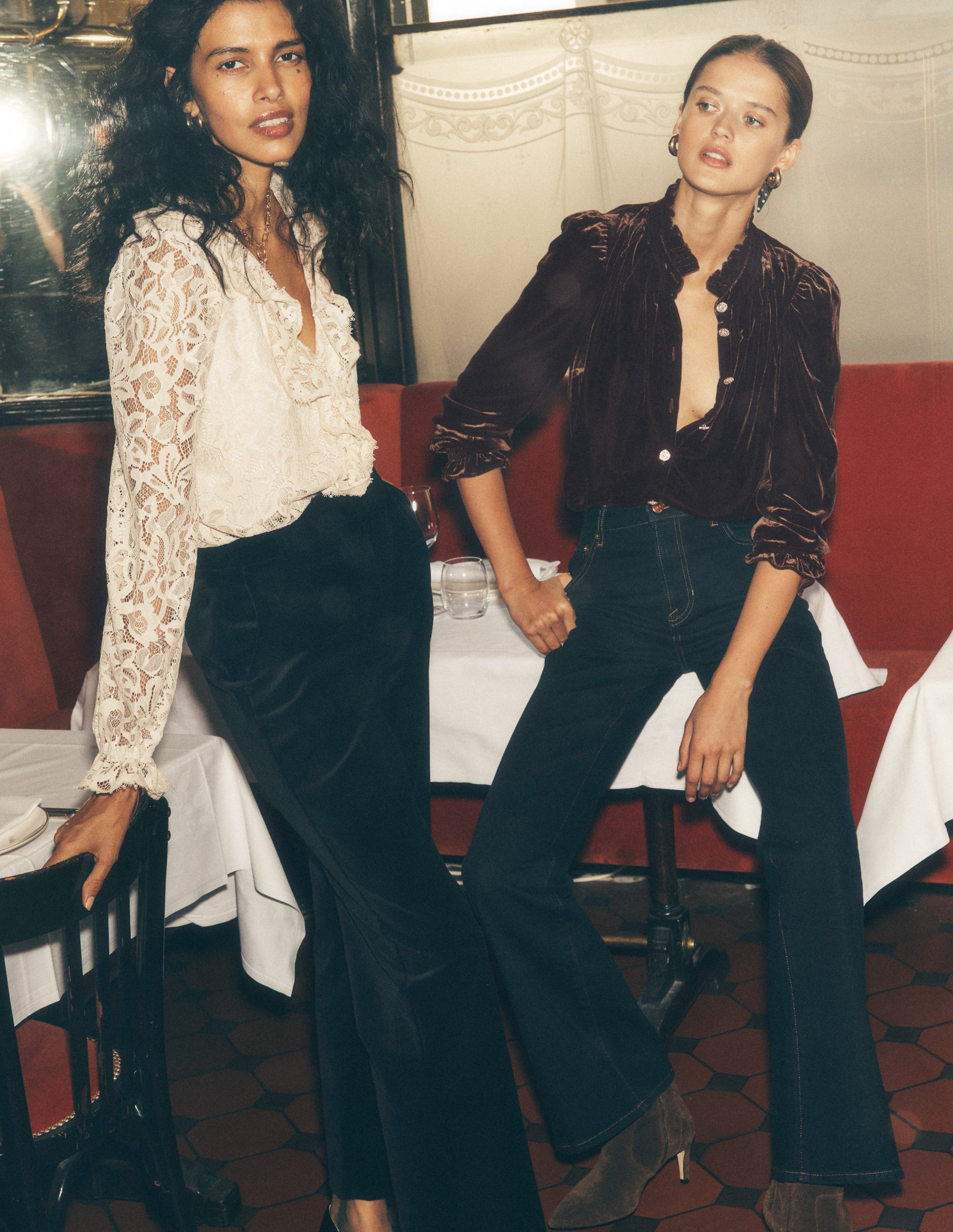 Taillierte Jeans mit hohem Bund und leichtem Schlag-Indigo-2