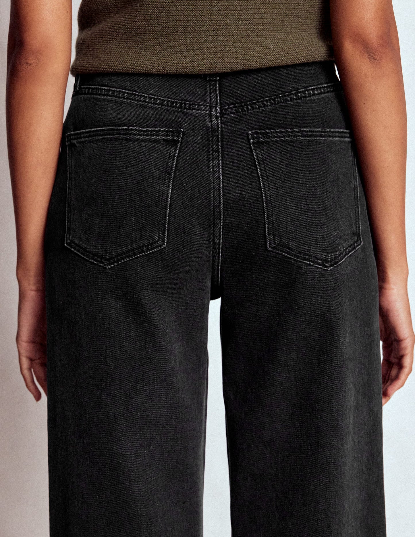 Bequeme, mittelhohe Stretch-Jeans-Verwaschenes Schwarz