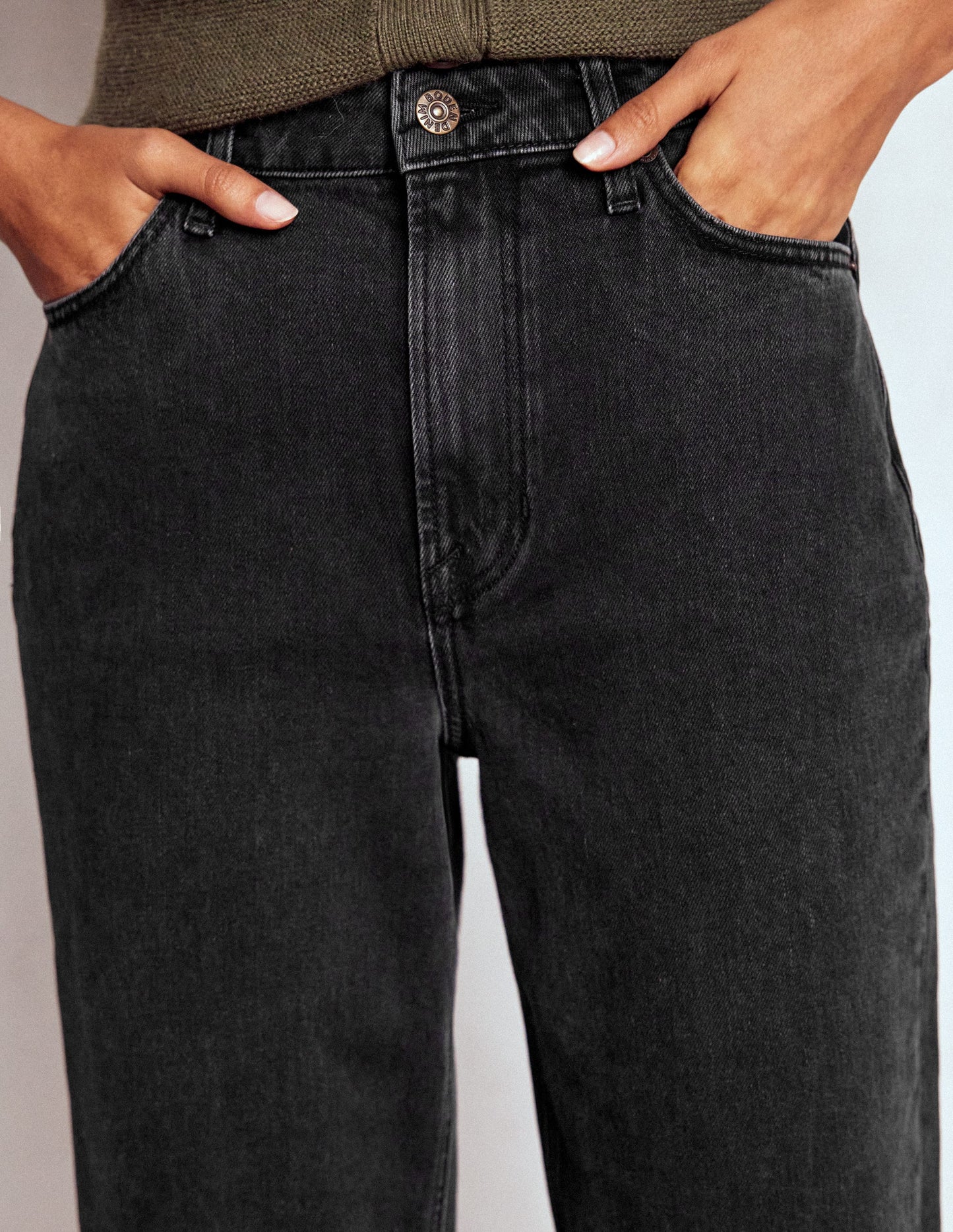 Bequeme, mittelhohe Stretch-Jeans-Verwaschenes Schwarz