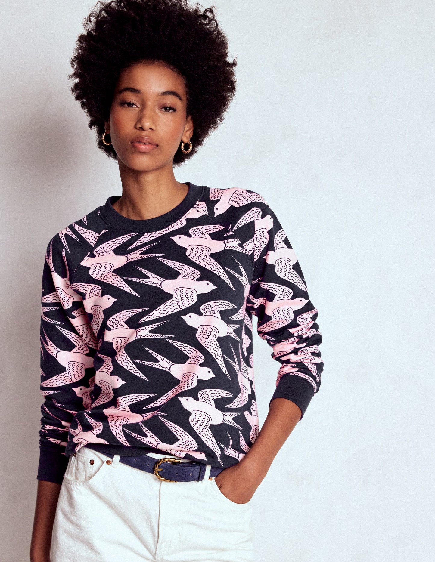 Rosa Bedrucktes Sweatshirt-Marineblau, Rosafarbene Schwalben