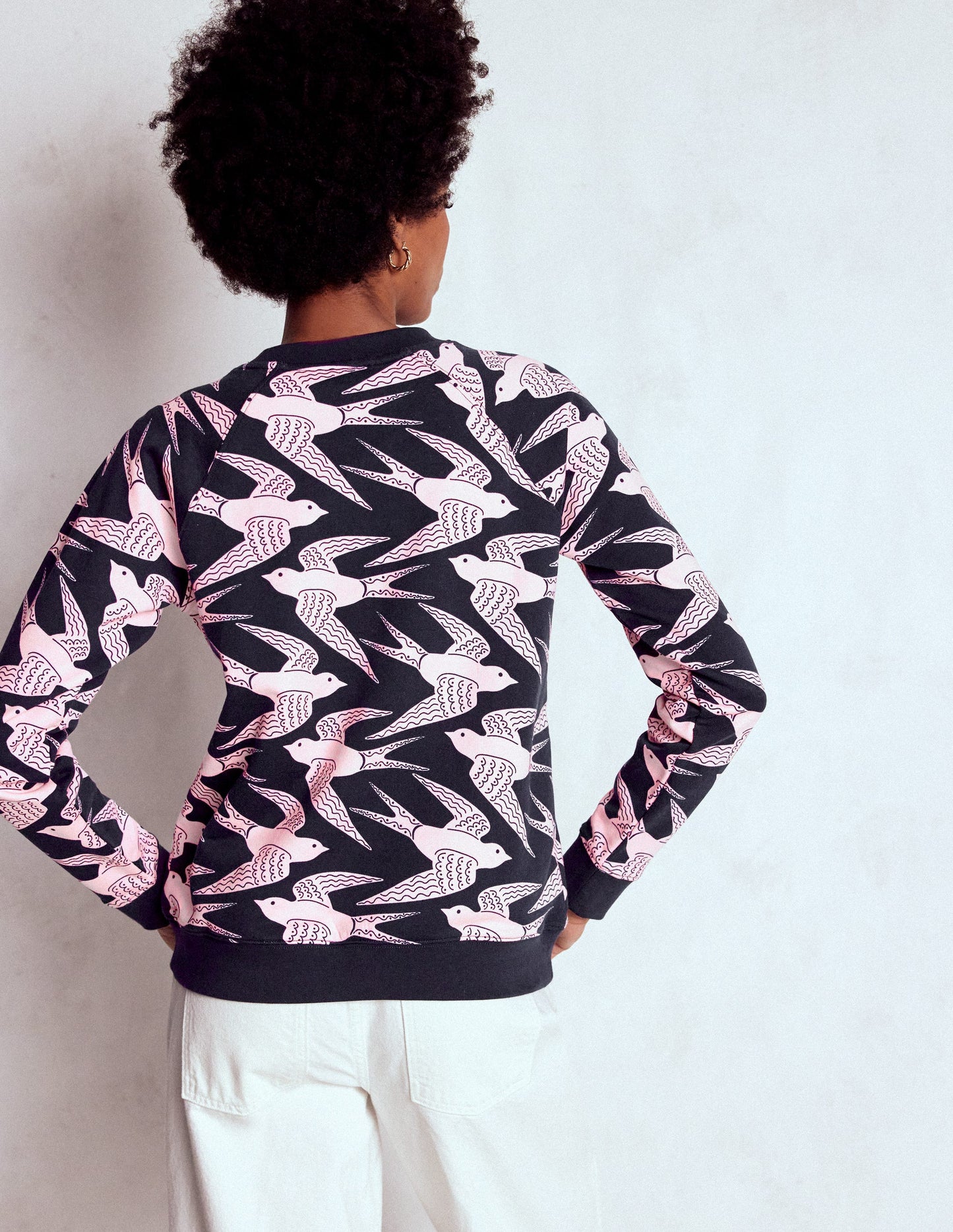 Rosa Bedrucktes Sweatshirt-Marineblau, Rosafarbene Schwalben