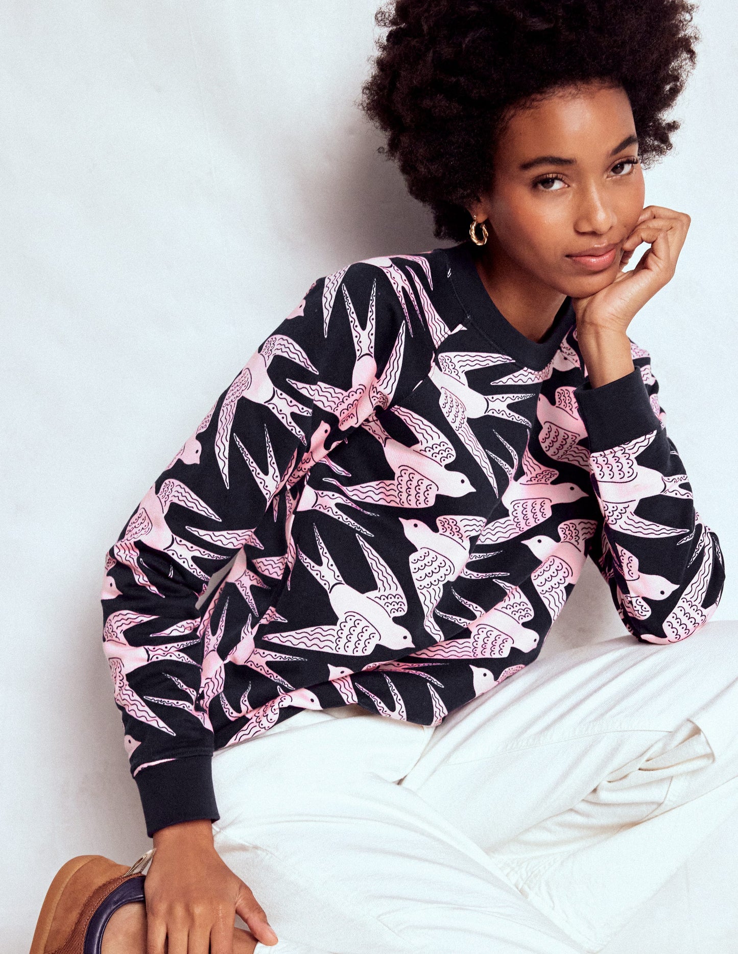 Rosa Bedrucktes Sweatshirt-Marineblau, Rosafarbene Schwalben