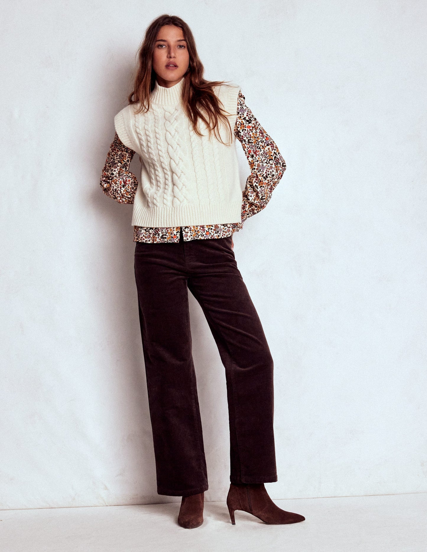 Cord-Oberteil mit gesmokter Passe-Naturweiß Blumenmuster