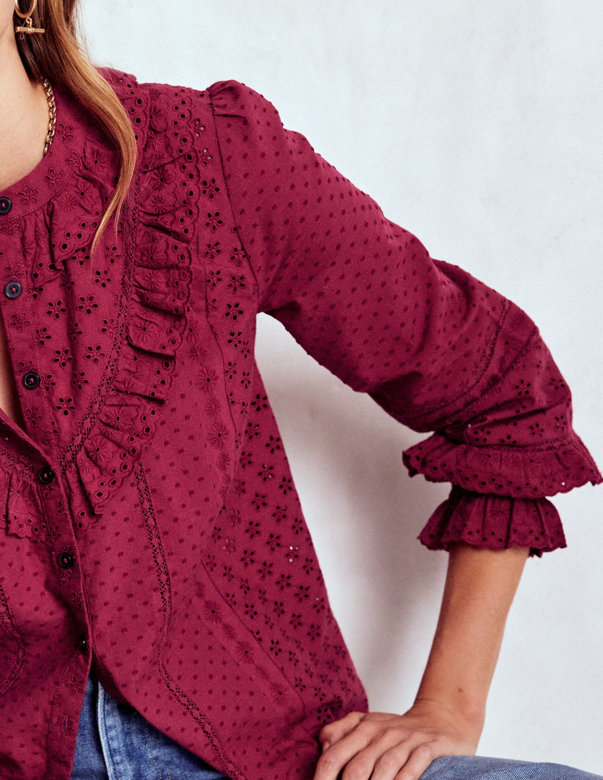Oberteil mit Lochstickerei und Rüschen-Rubinrot-3