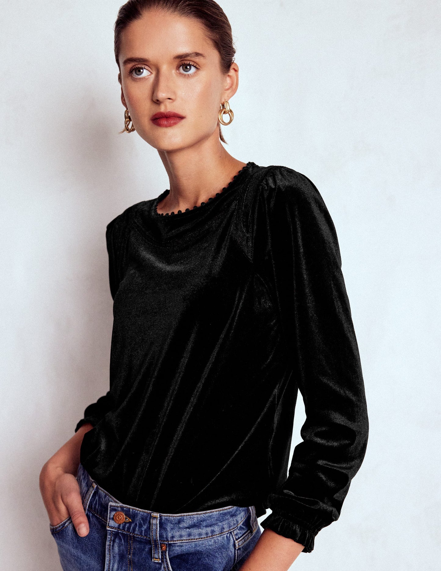 Mila Oberteil aus Samt-Schwarz