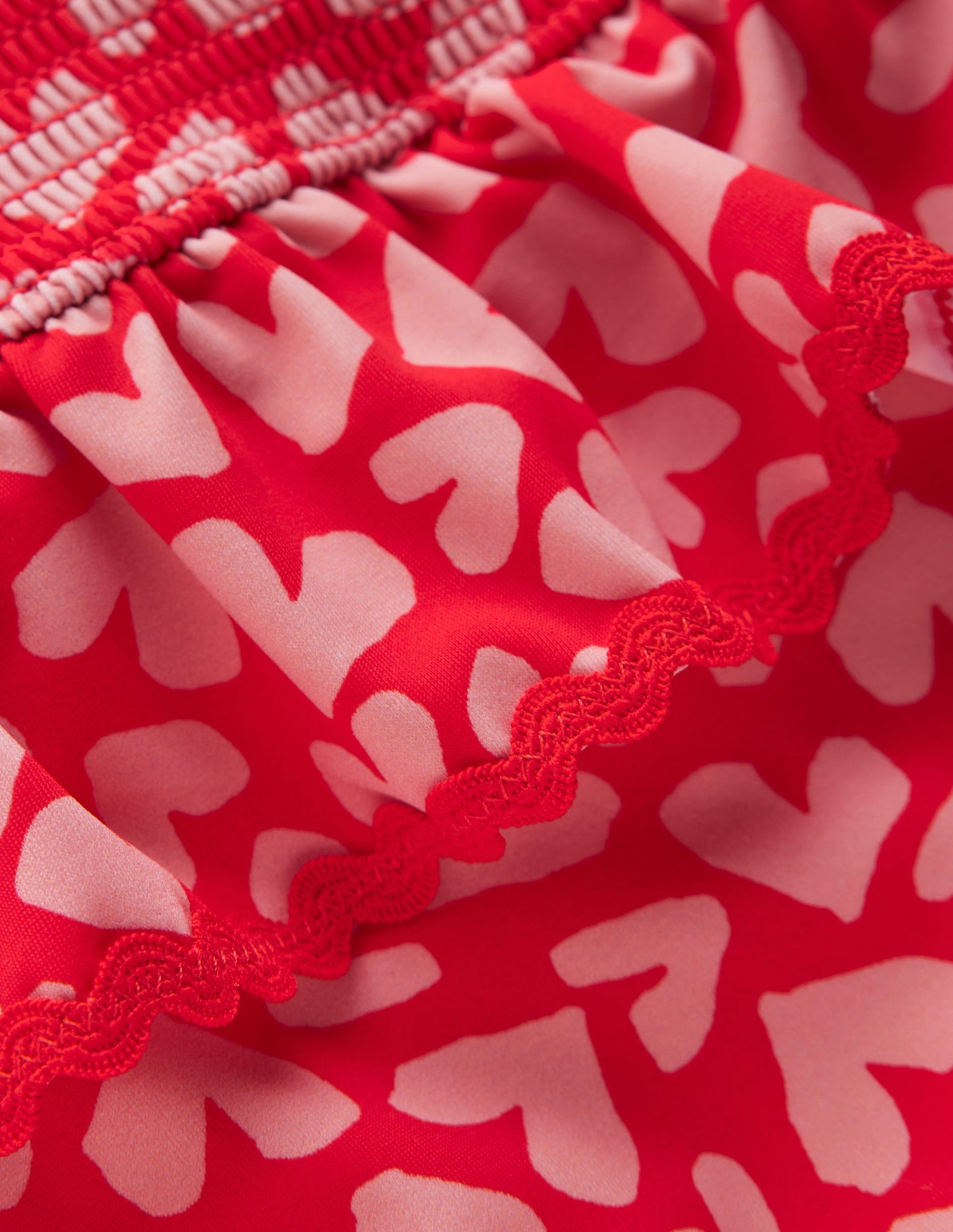 Maillot de bain smocké à basque-Motif Collage Hearts rouge rockabilly