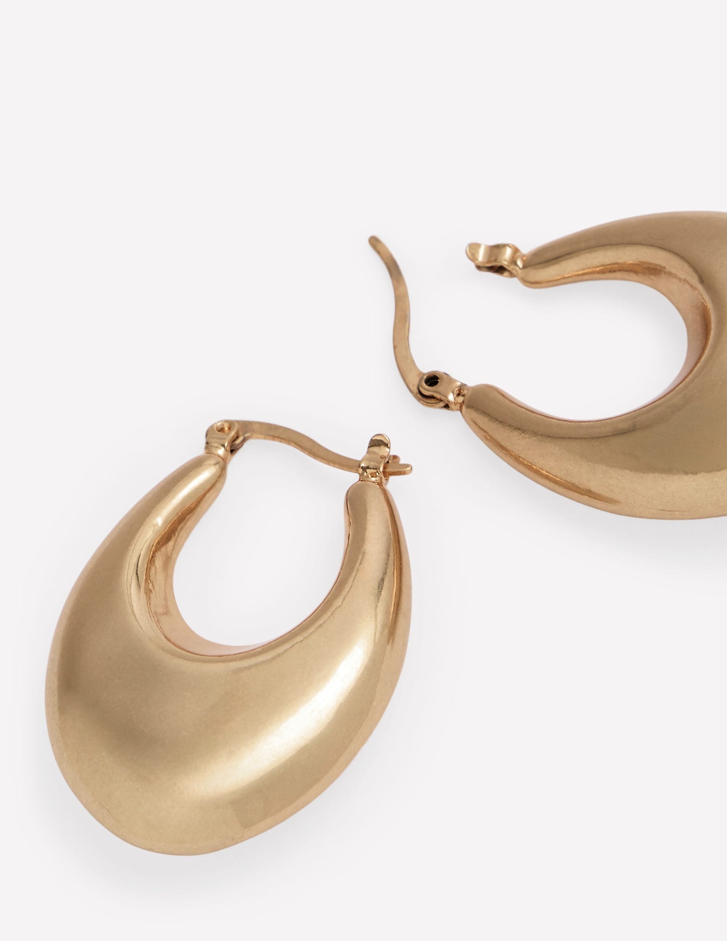 Breite, schlichte Creolen aus Metall-Goldfarbe