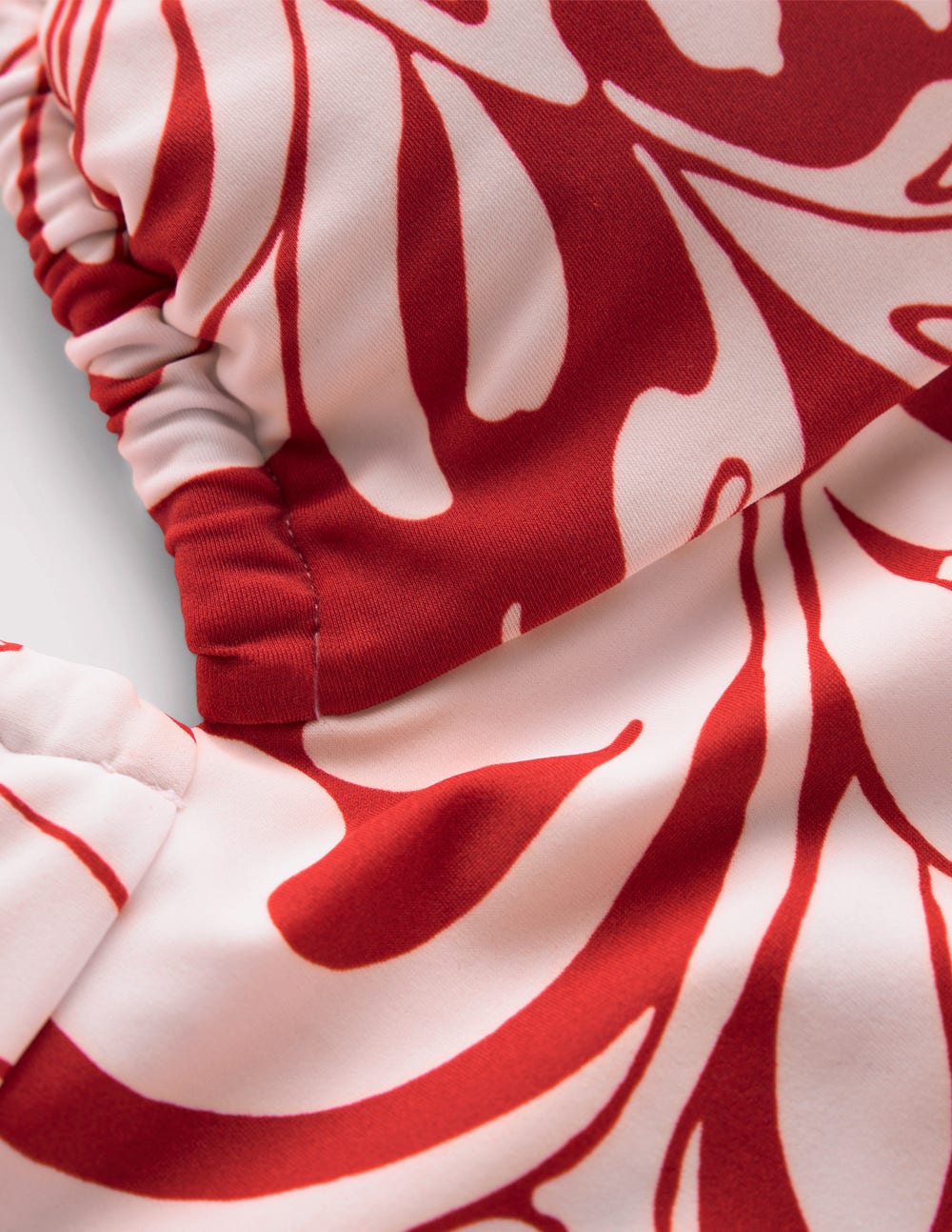 Minori Neckholder-Badeanzug zum Binden-Salsa-Rot, Botanisches Muster