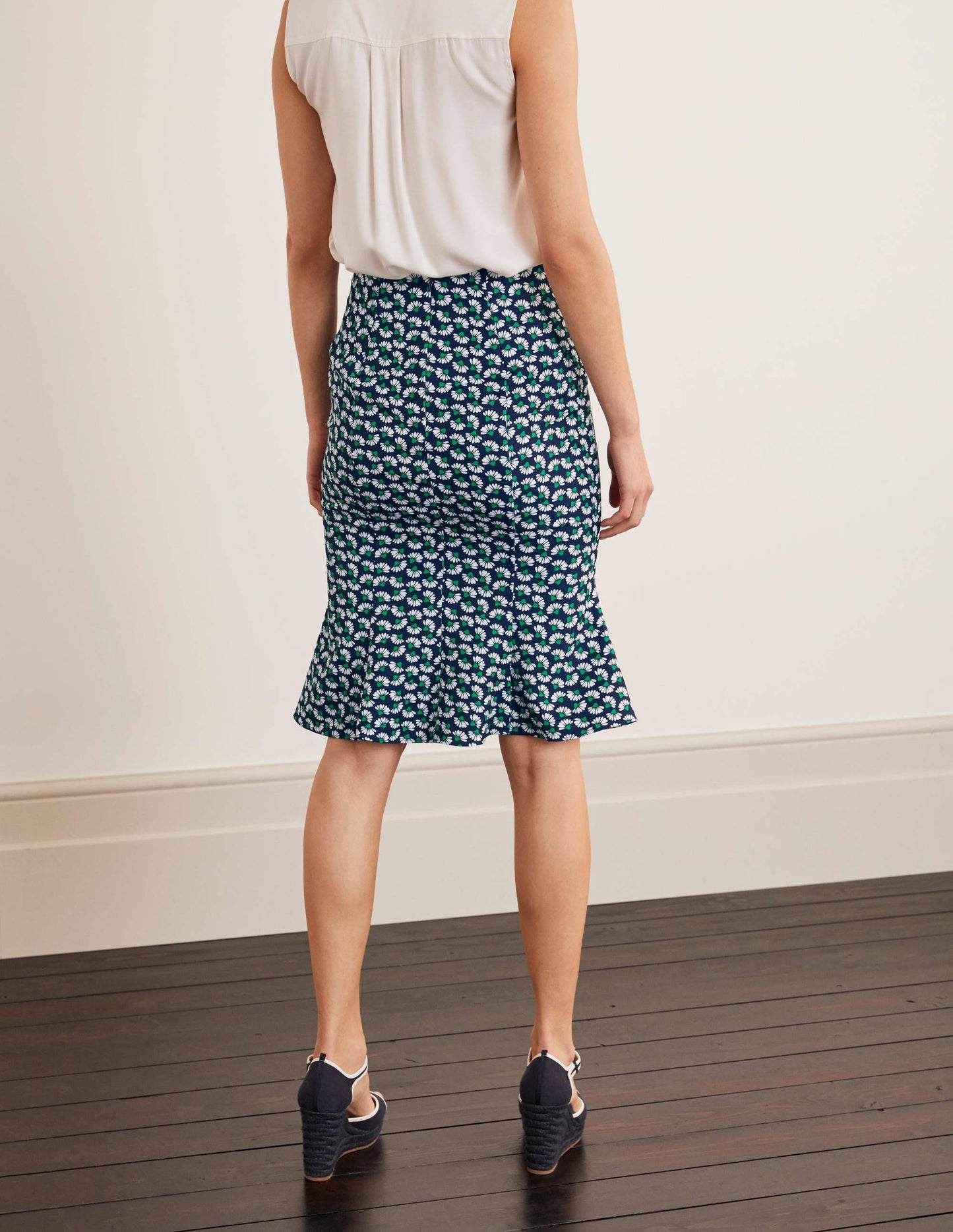 Violette Skirt-Navy Daisy Petals Print
