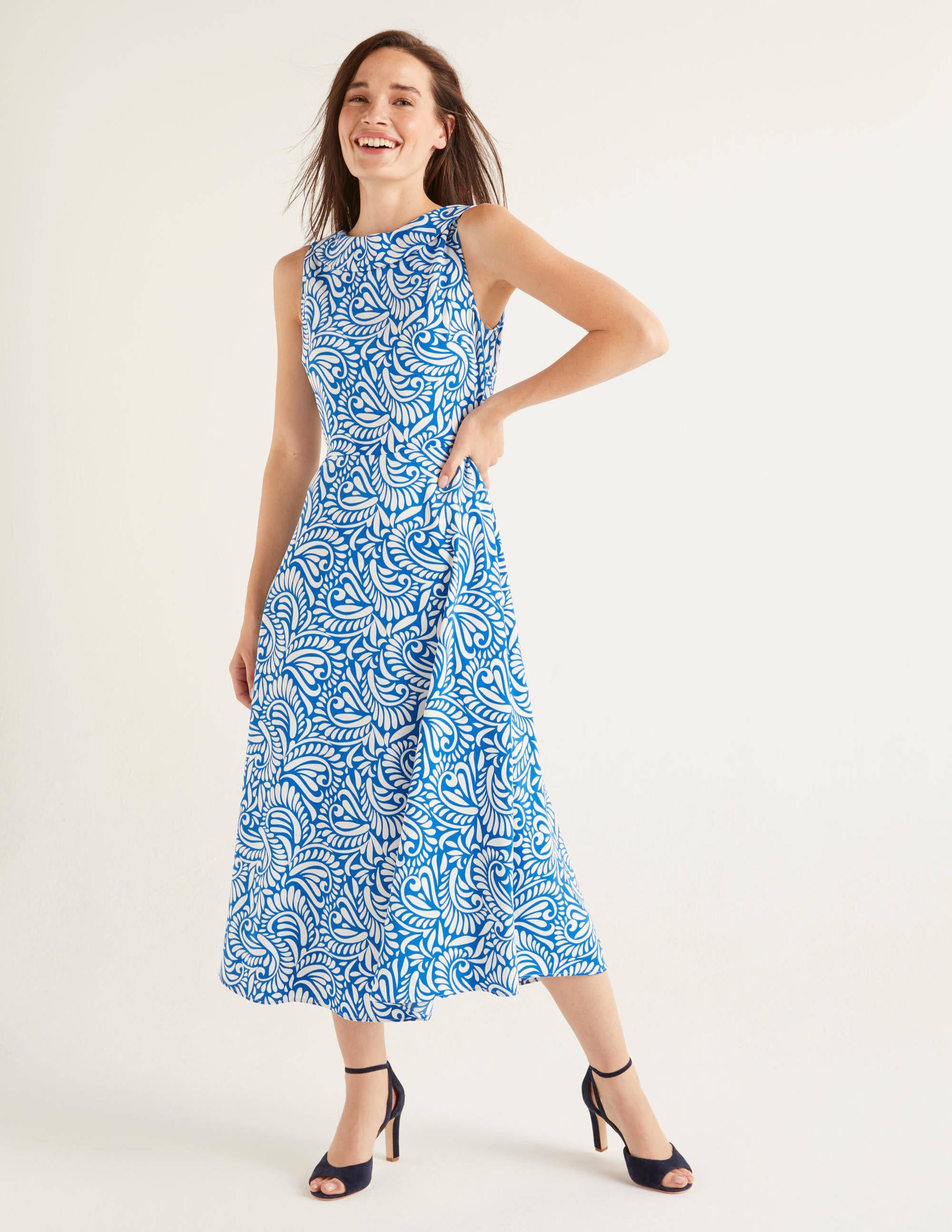 Robe midi Clarissa-Bleu audacieux, fougère torsadée - Image 4
