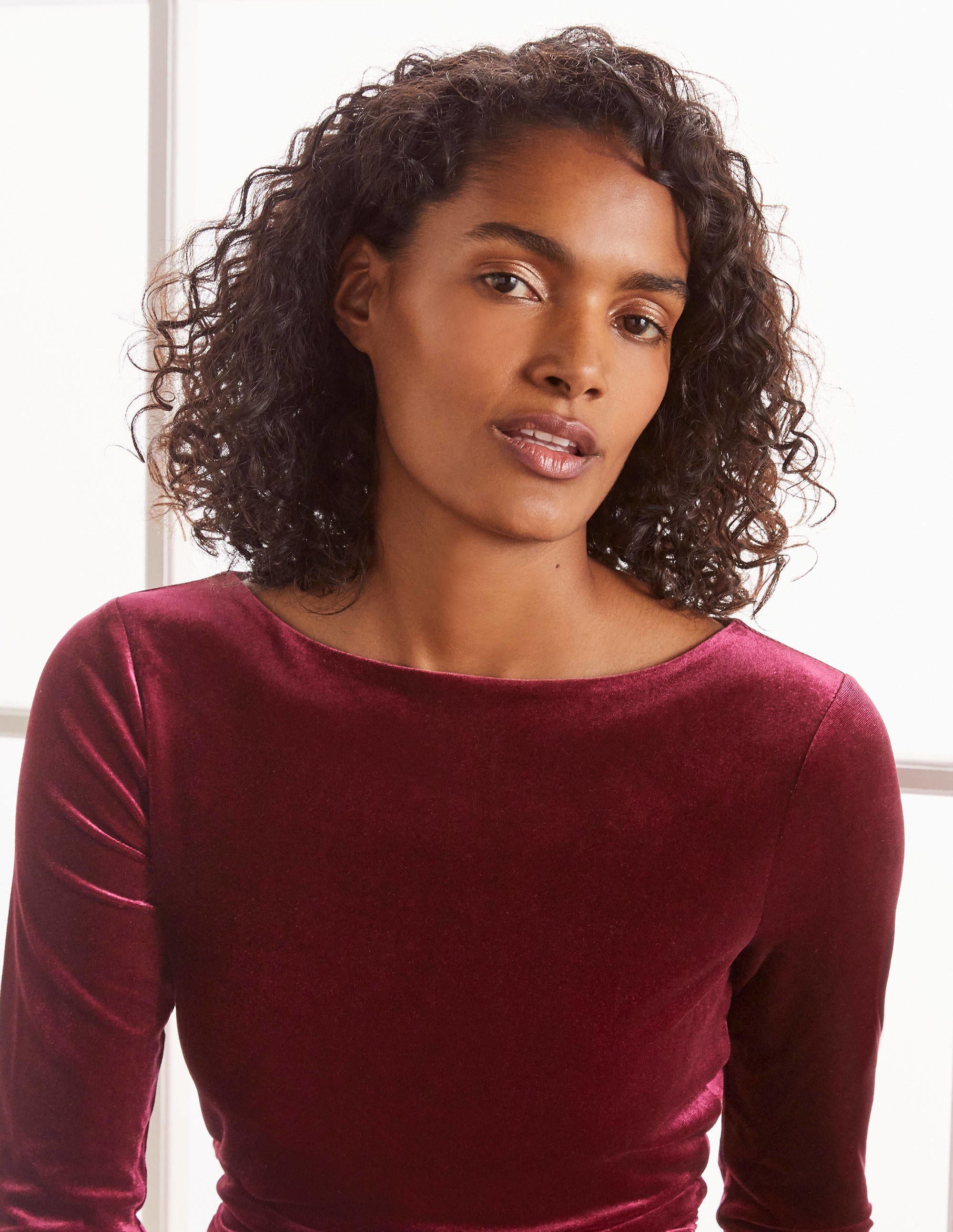 Robe Abigail en velours-Rubis - Image 4