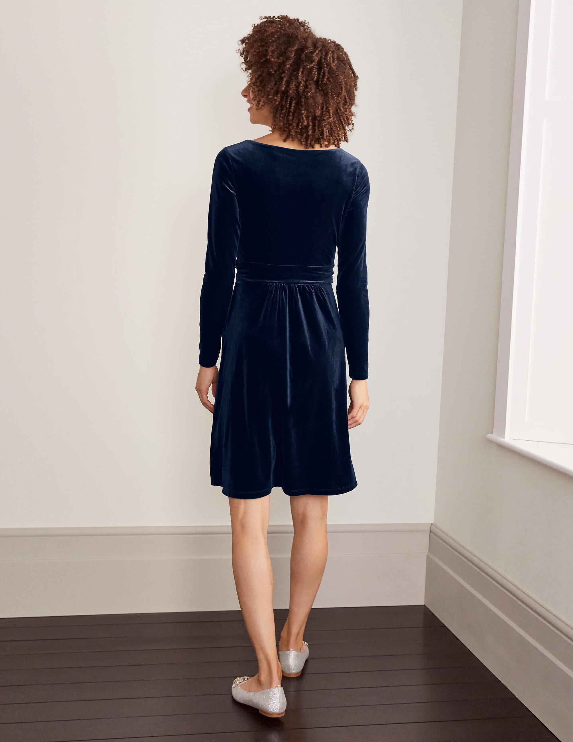Abigail Samtkleid-Marineblau - Image 3