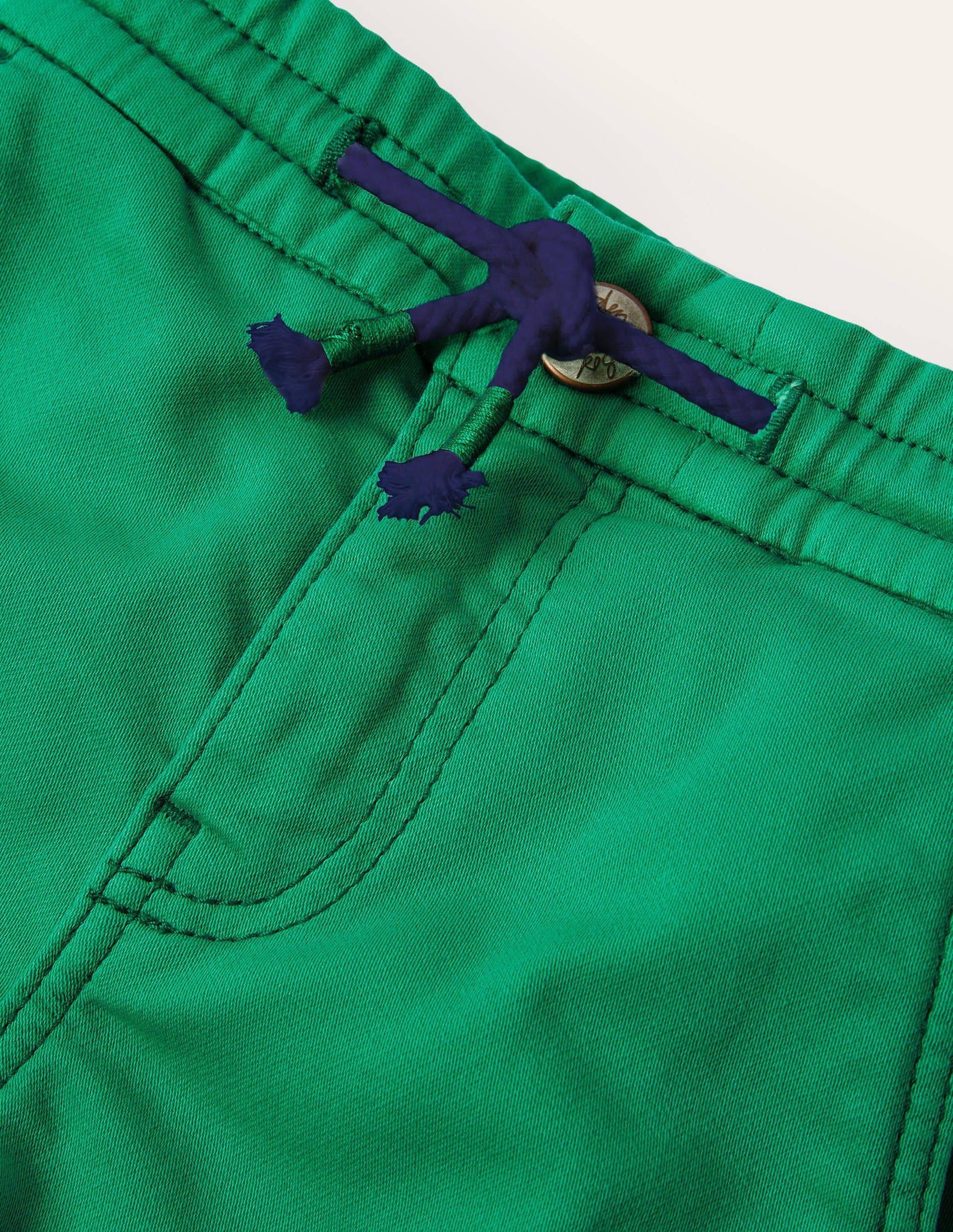Schmal geschnittene Jersey-Jeans-Wiesengrün-3
