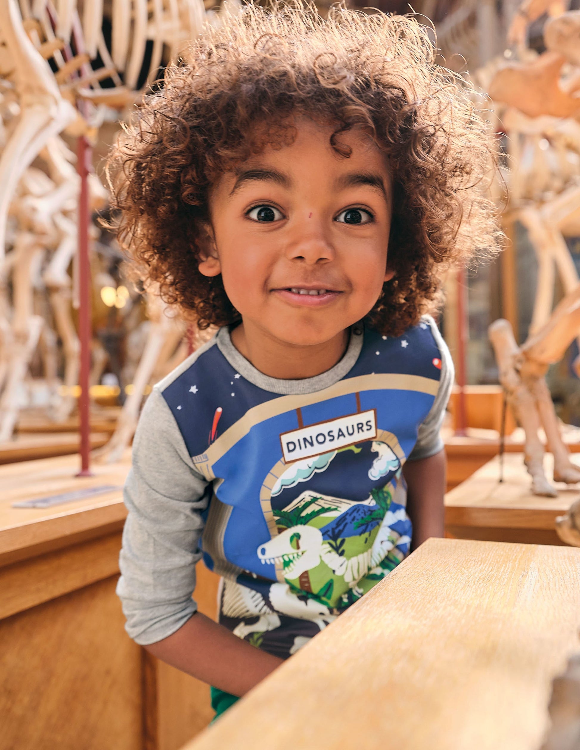 Glowing Scene T-shirt-Grey Marl Museum Scene-5