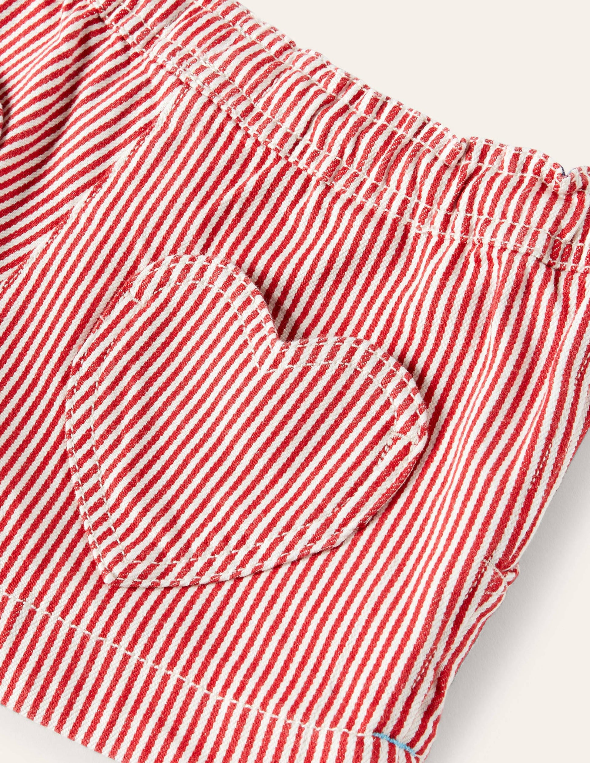 Shorts mit Herztaschen-Erdbeerkuchenrot, Feine Streifen-3