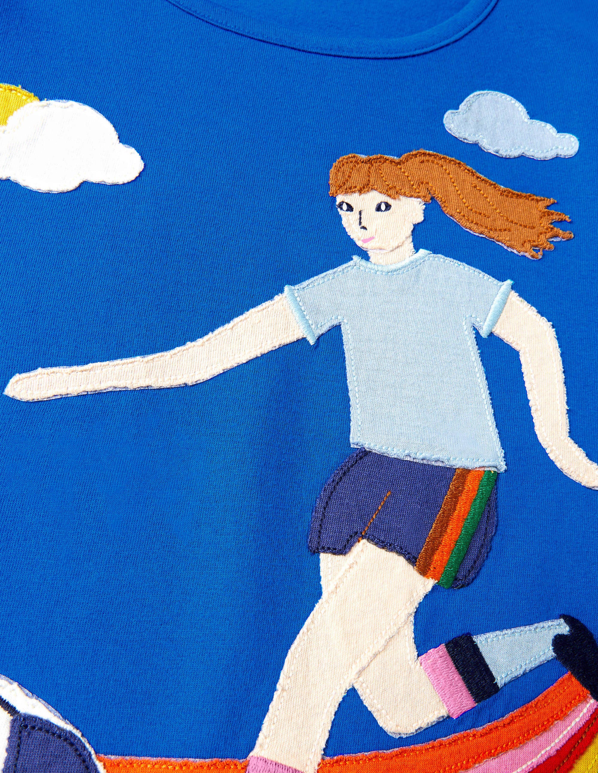 T-Shirt mit Action-Applikation-Blitzblau, Fußballerin - Image 1