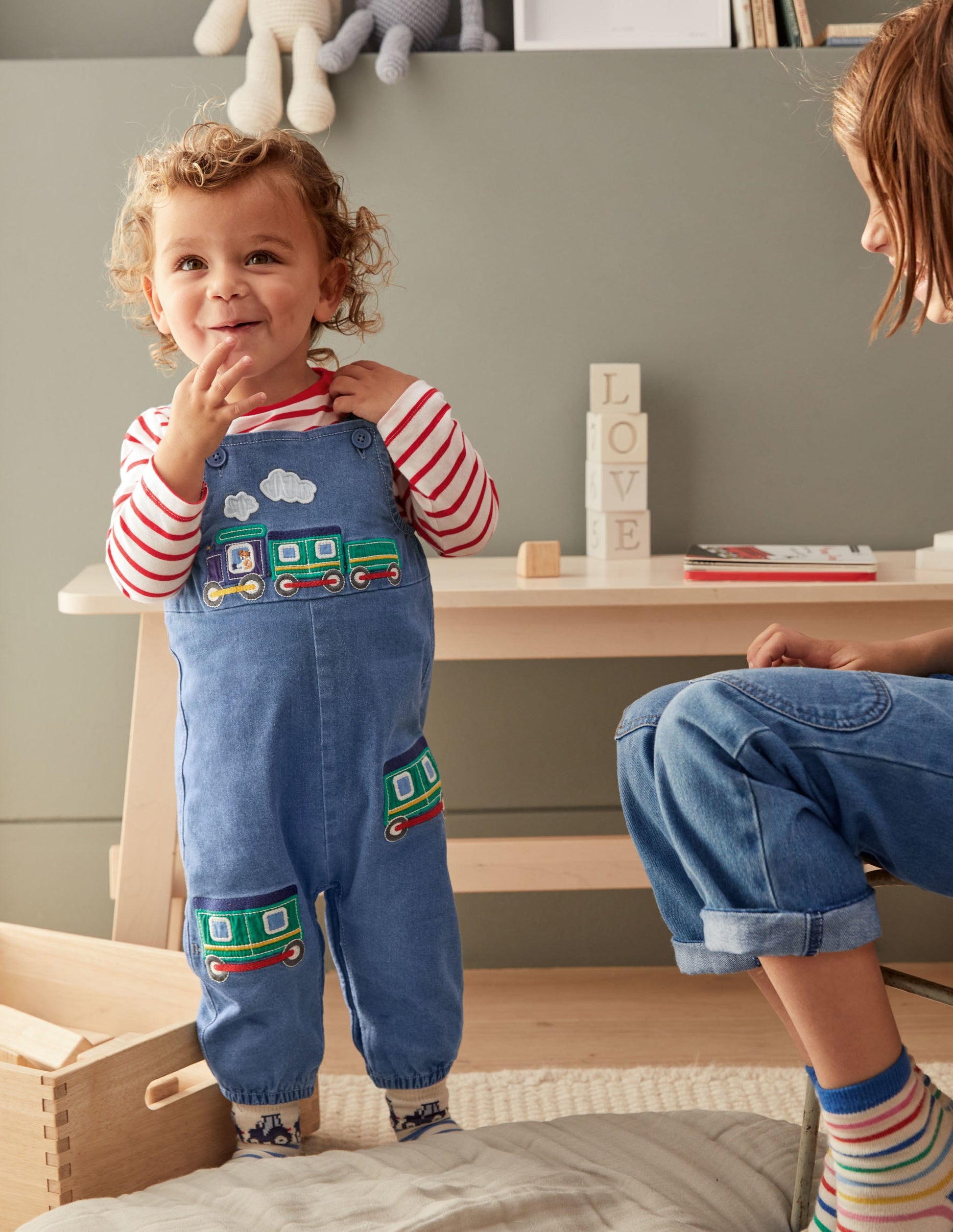 Ensemble avec salopette fun-Trains denim chambray-4