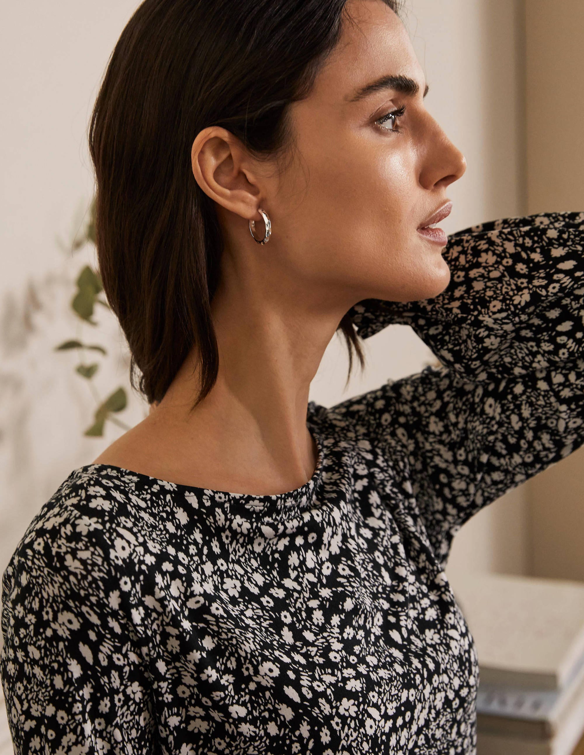 Robe midi Evelyn en jersey-Noir, motif cascade florale - Image 2
