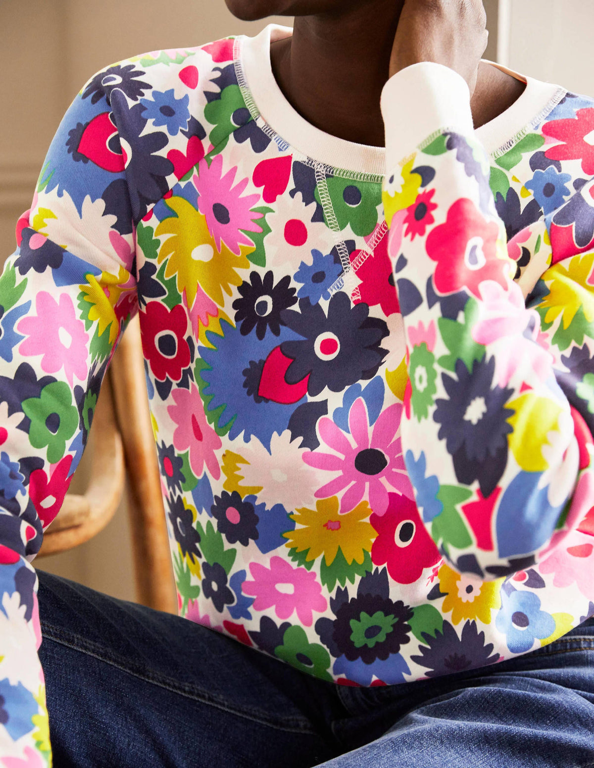 Gemustertes Sweatshirt aus Baumwolle-Naturweiß, Bunte Gänseblümchen - Image 2