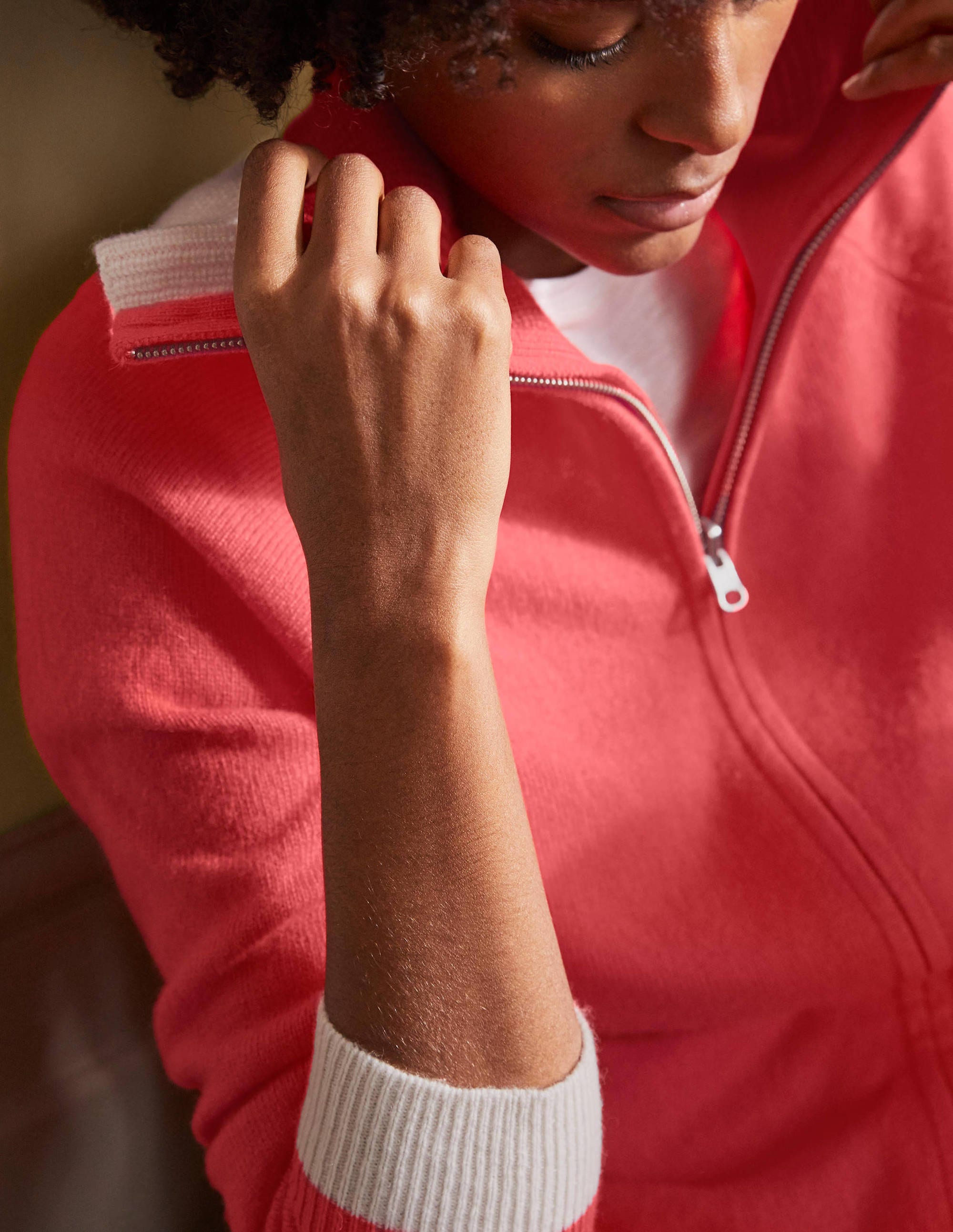 Gilet zippé à col-Rouge cerise - Image 2