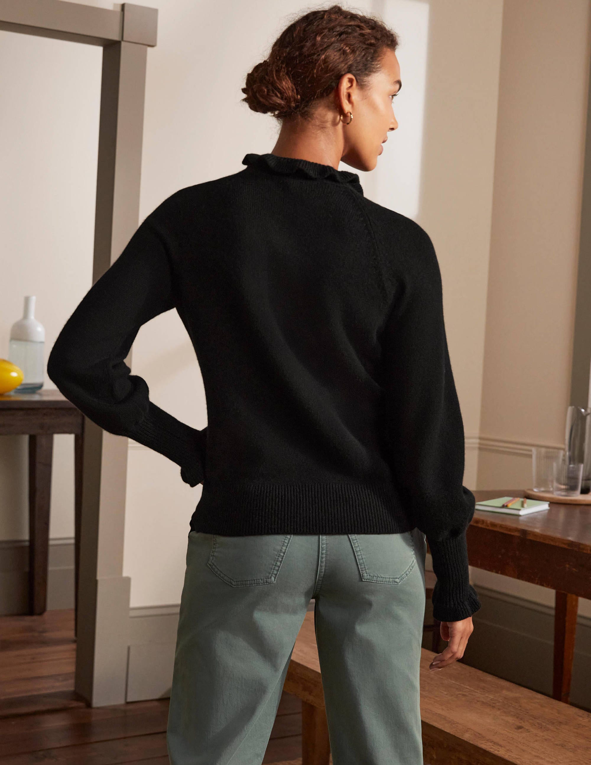 Kaschmirpullover mit Rüschenausschnitt-Schwarz - Image 3
