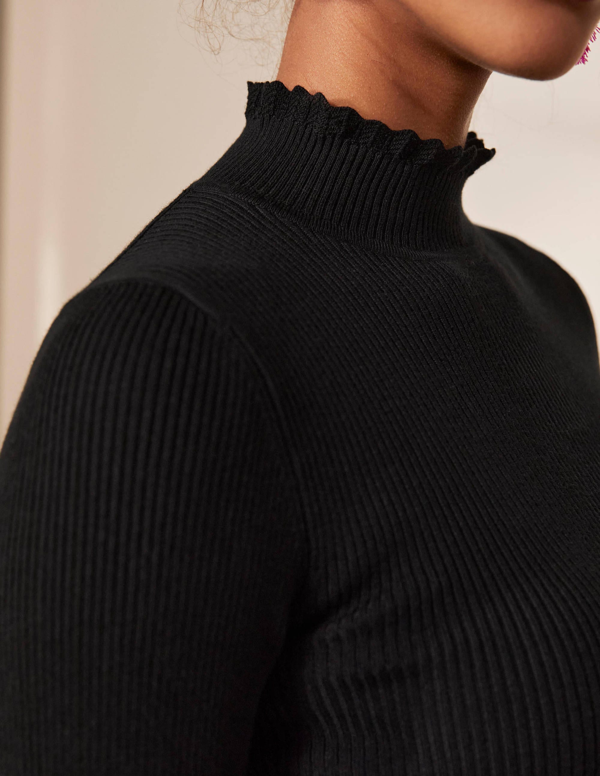 Pull festonné à col montant-Noir - Image 2