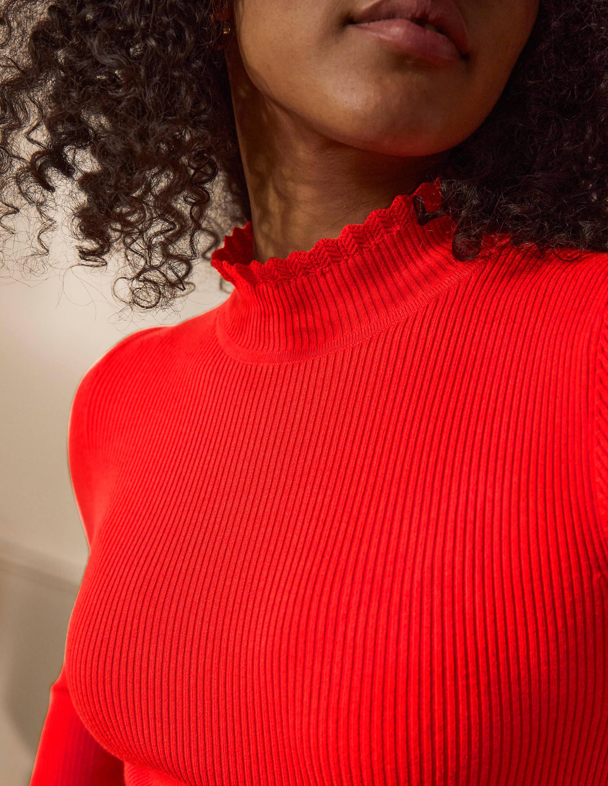 Pullover mit Muschelsaum und hohem Kragen-Kirschrot - Image 2