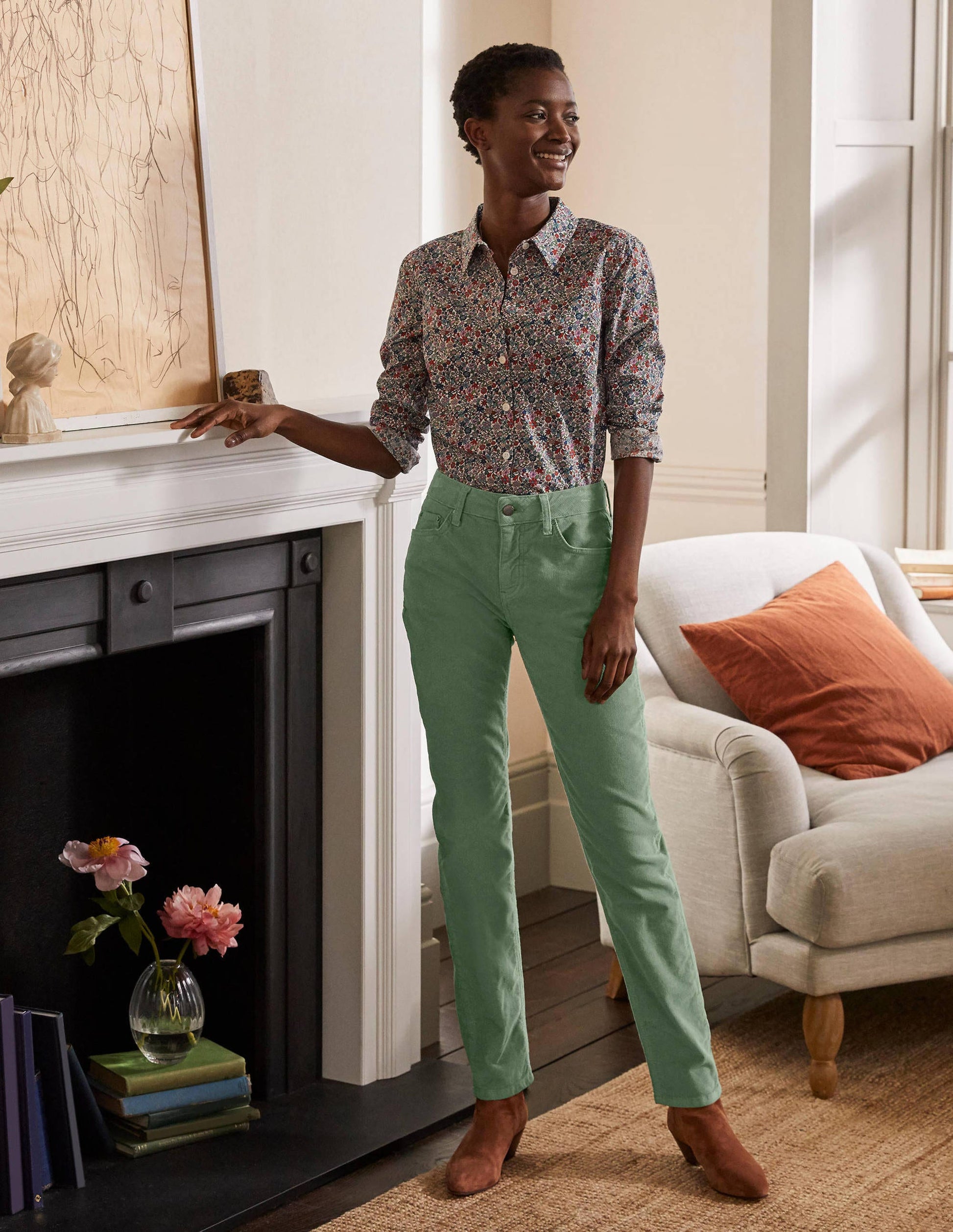 Girlfriend-Cordjeans-Helles Olivgrün-6