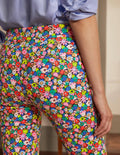Richmond 7/8-Hose-Kirschrot, Bunte Gänseblümchen