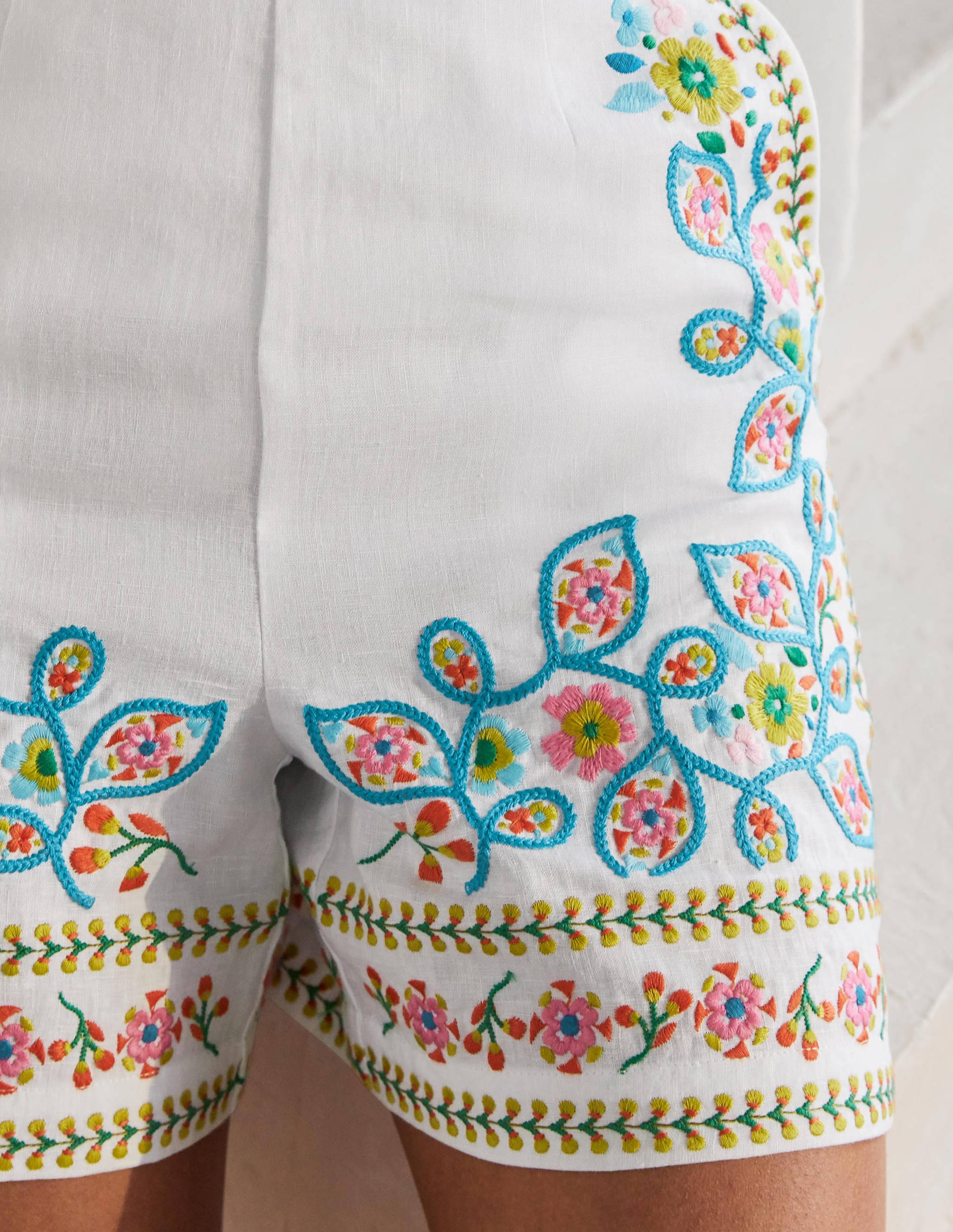 Short Georgina en lin-Blanc, broderie - Image 3