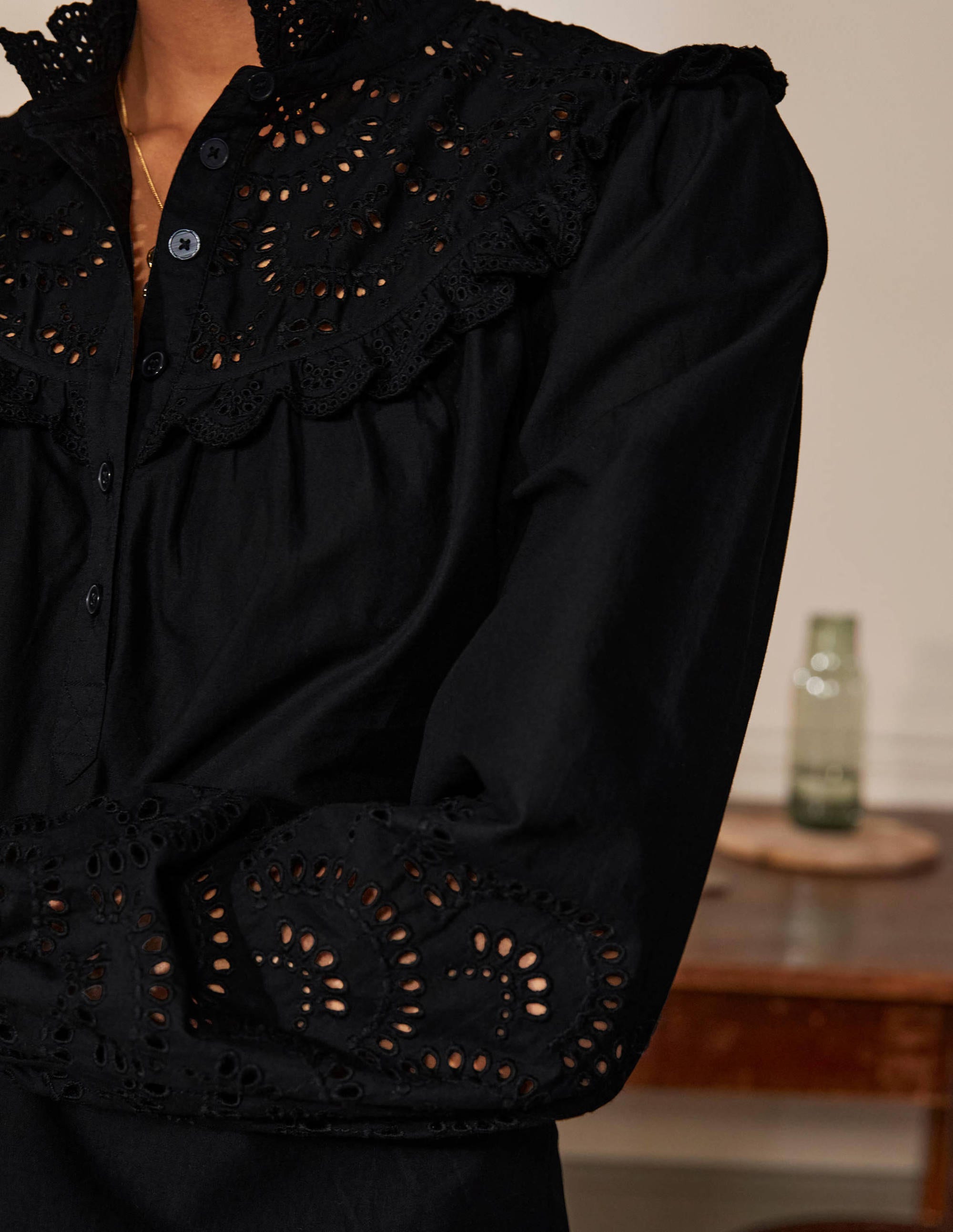 Chemise volantée en coton avec broderie anglaise-Noir - Image 1