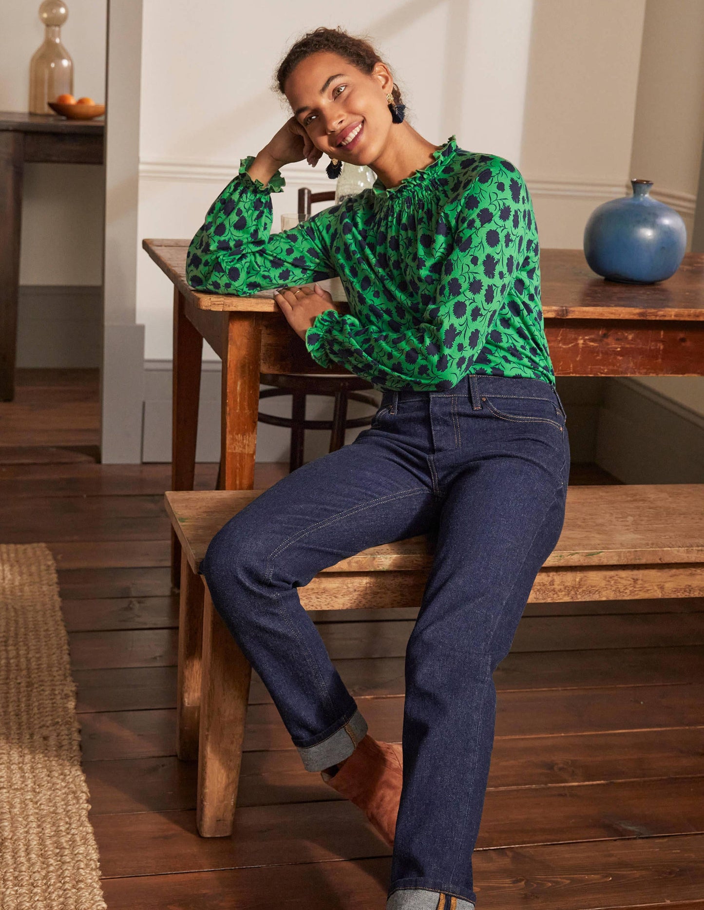 Jerseyoberteil mit gerüschtem Ausschnitt und Blousonärmeln-Baumgrün, Knospen mit Blättern