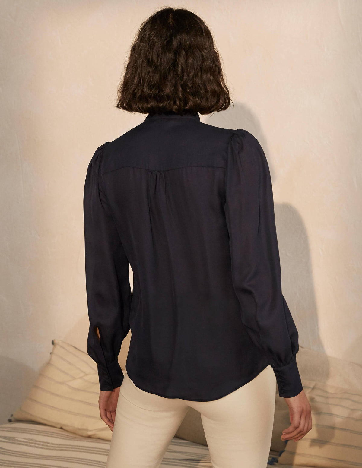 Rosaline Seidenbluse-Marineblau - Image 2