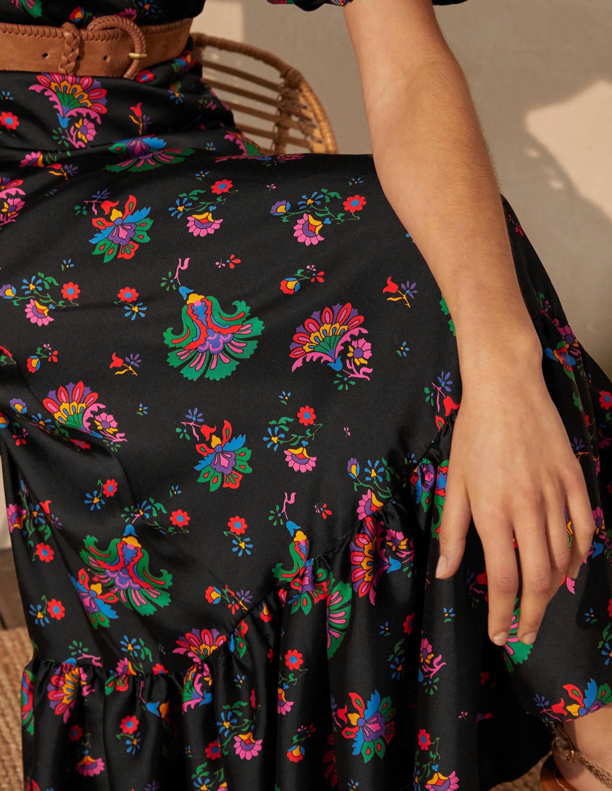 Robe longue Tillie-Noir, motif Opulent Posy - Image 1