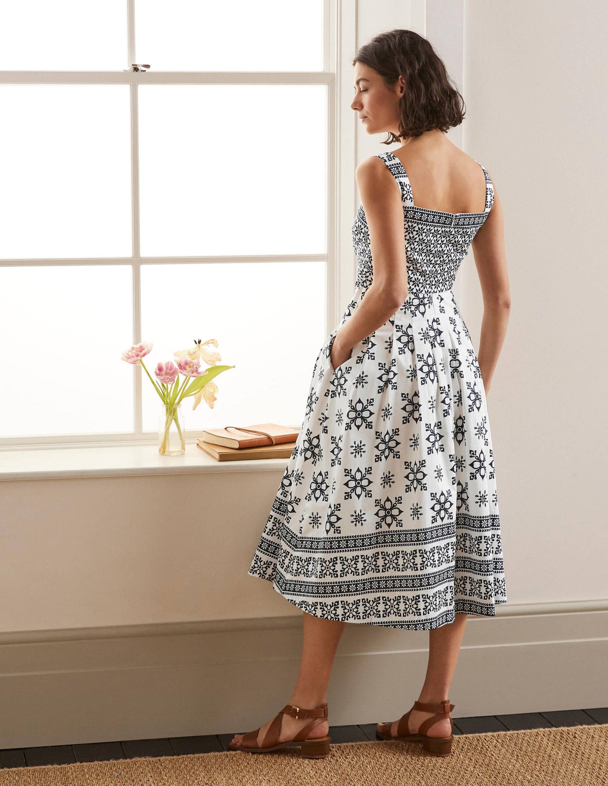 Aubrey Midikleid aus Baumwolle-Naturweiß, Reihen mit Frühlingssternkacheln-2