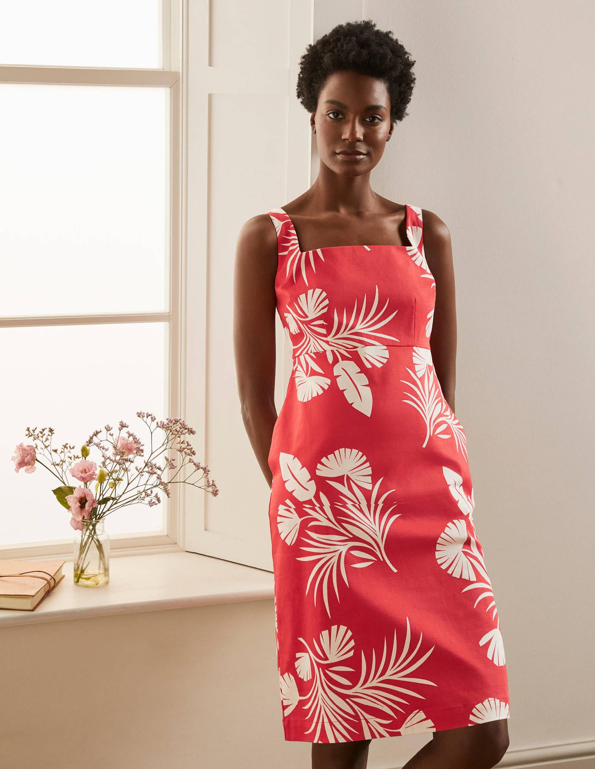 Robe fourreau Yolande-Rouge cerise, motif Jungle Bouquet - Image 5