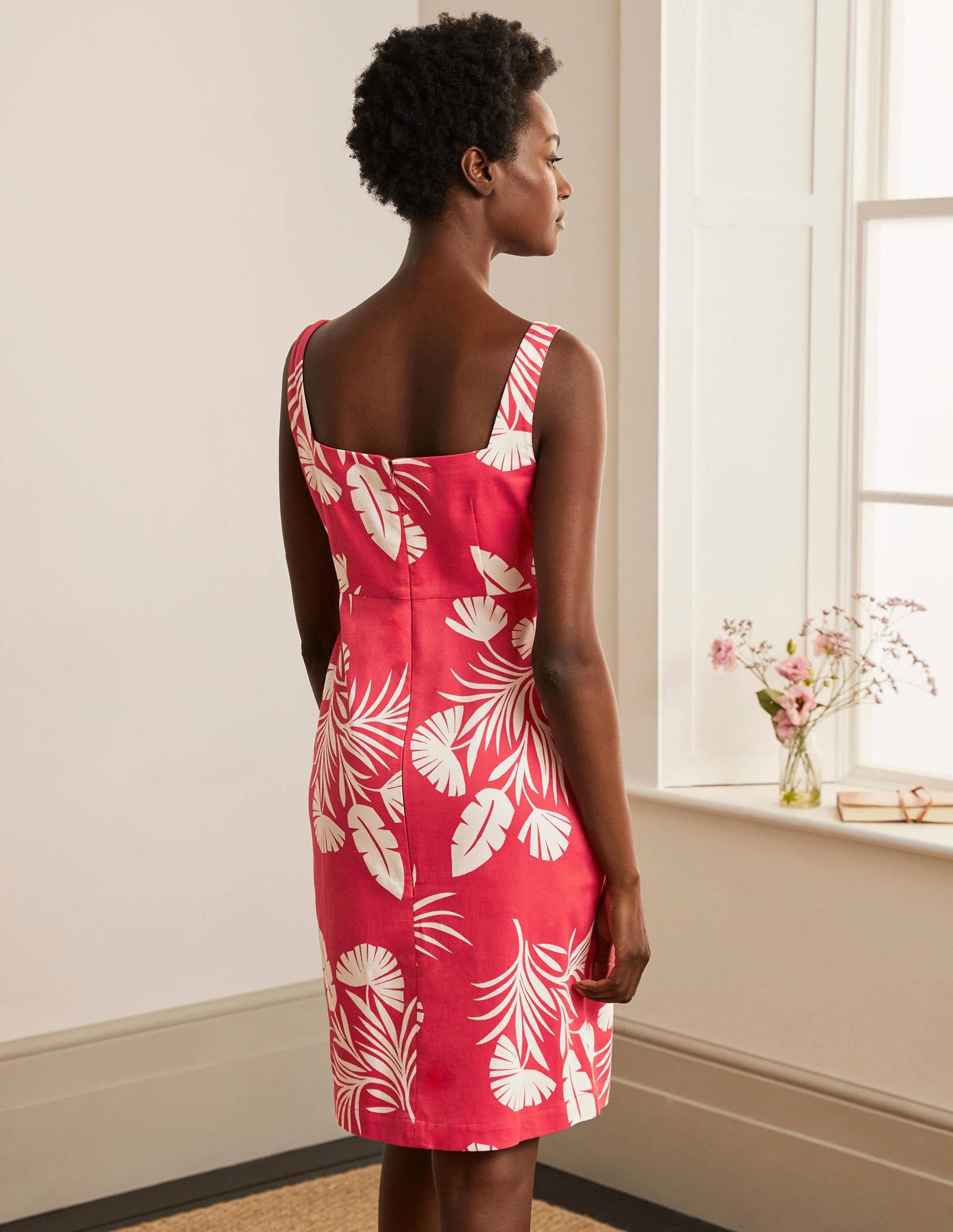 Robe fourreau Yolande-Rouge cerise, motif Jungle Bouquet - Image 2