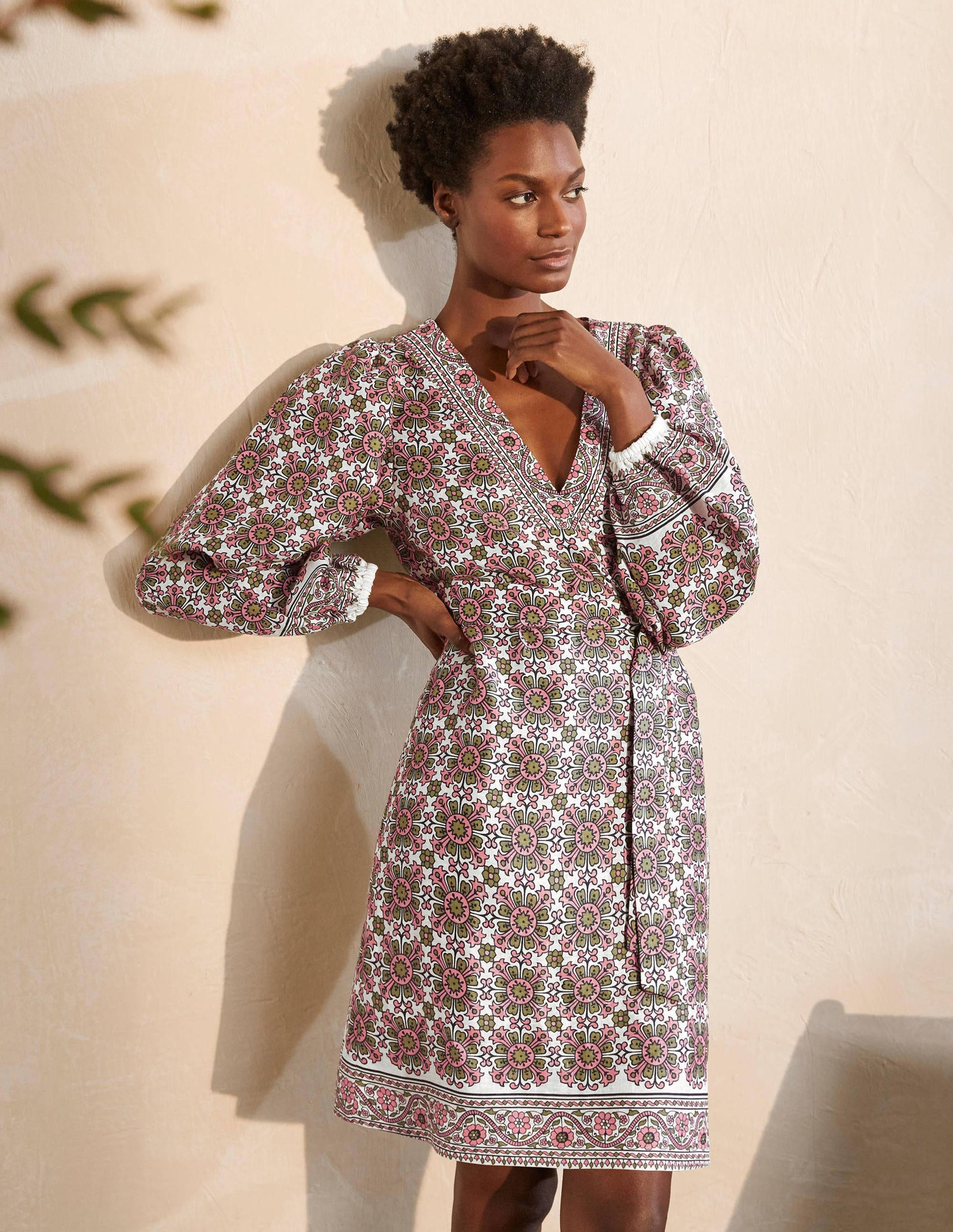 Robe Bridget en lin à ceinture-Ivoire et azalée, tuile flore-5