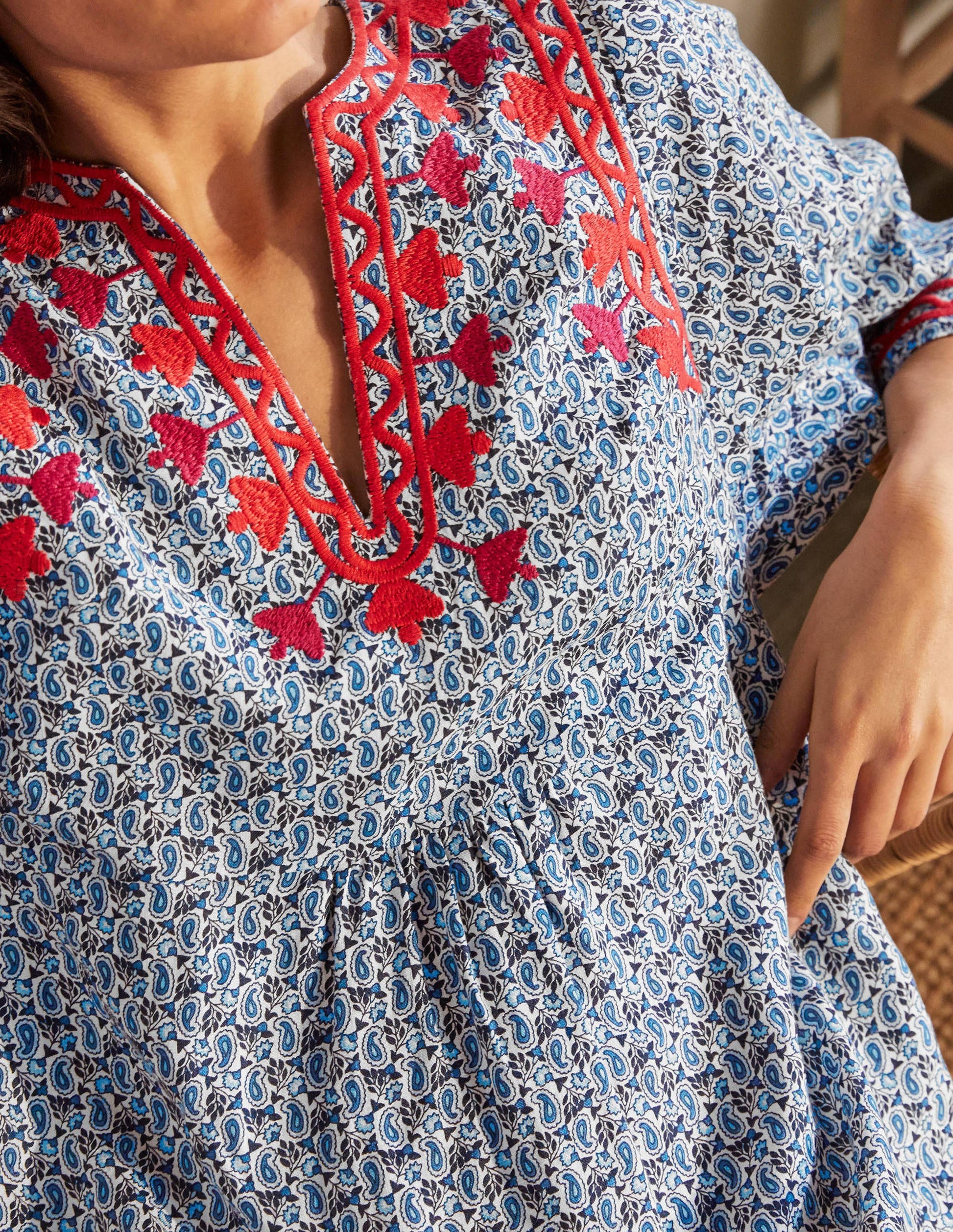 Robe brodée en lin-Ivoire, motif Pretty Paisley-3