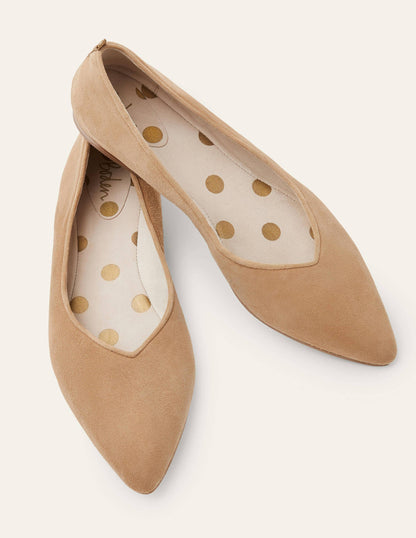 Julia Flache Pumps mit spitzer Zehenpartie-Kamelbraun