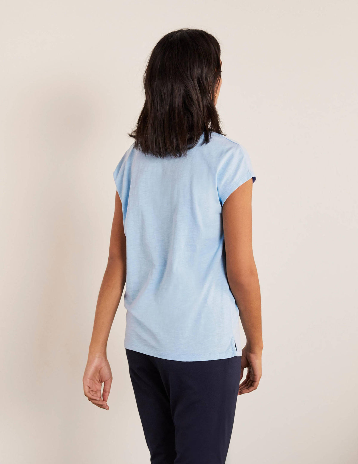 Das Baumwoll-T-Shirt mit abgerundetem V-Ausschnitt-Eiswürfel-3