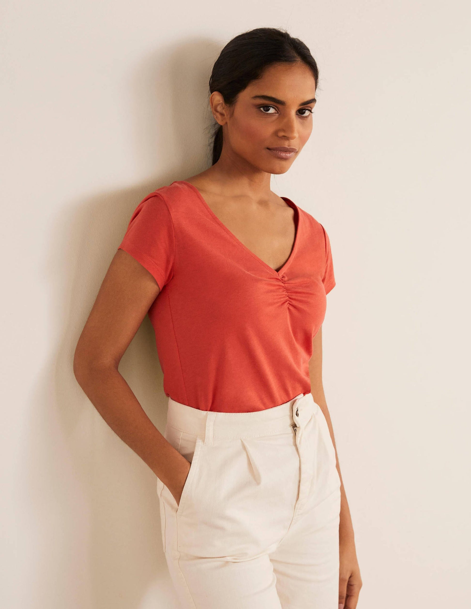 T-shirt col V ultra-doux à fronces-Rouge cerise-2