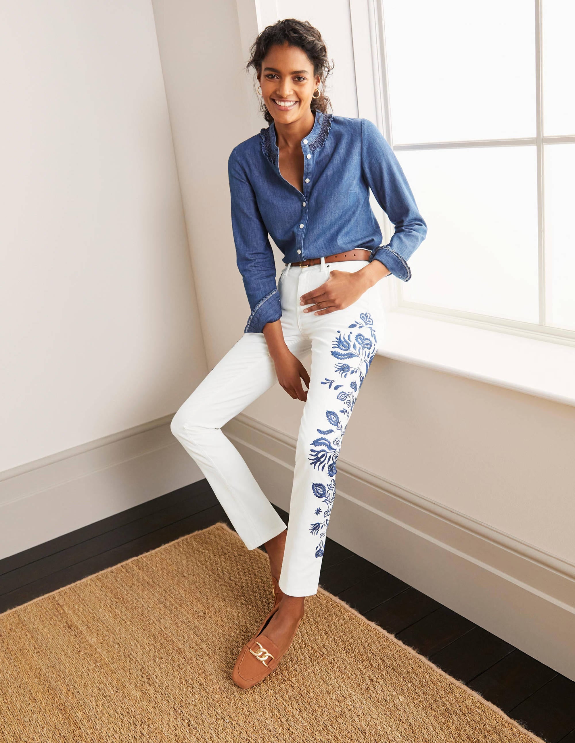 Girlfriend-Jeans-Weiß mit Stickerei - Image 5