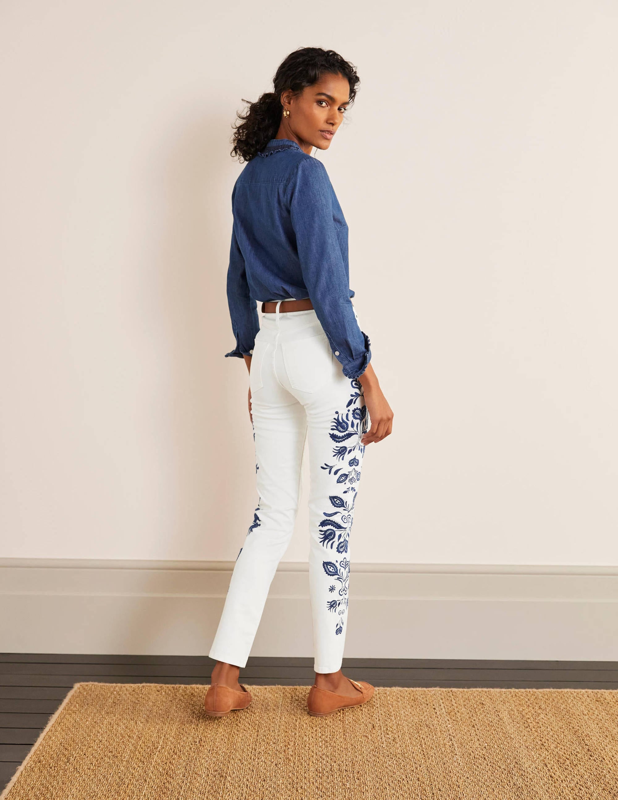 Girlfriend-Jeans-Weiß mit Stickerei - Image 2