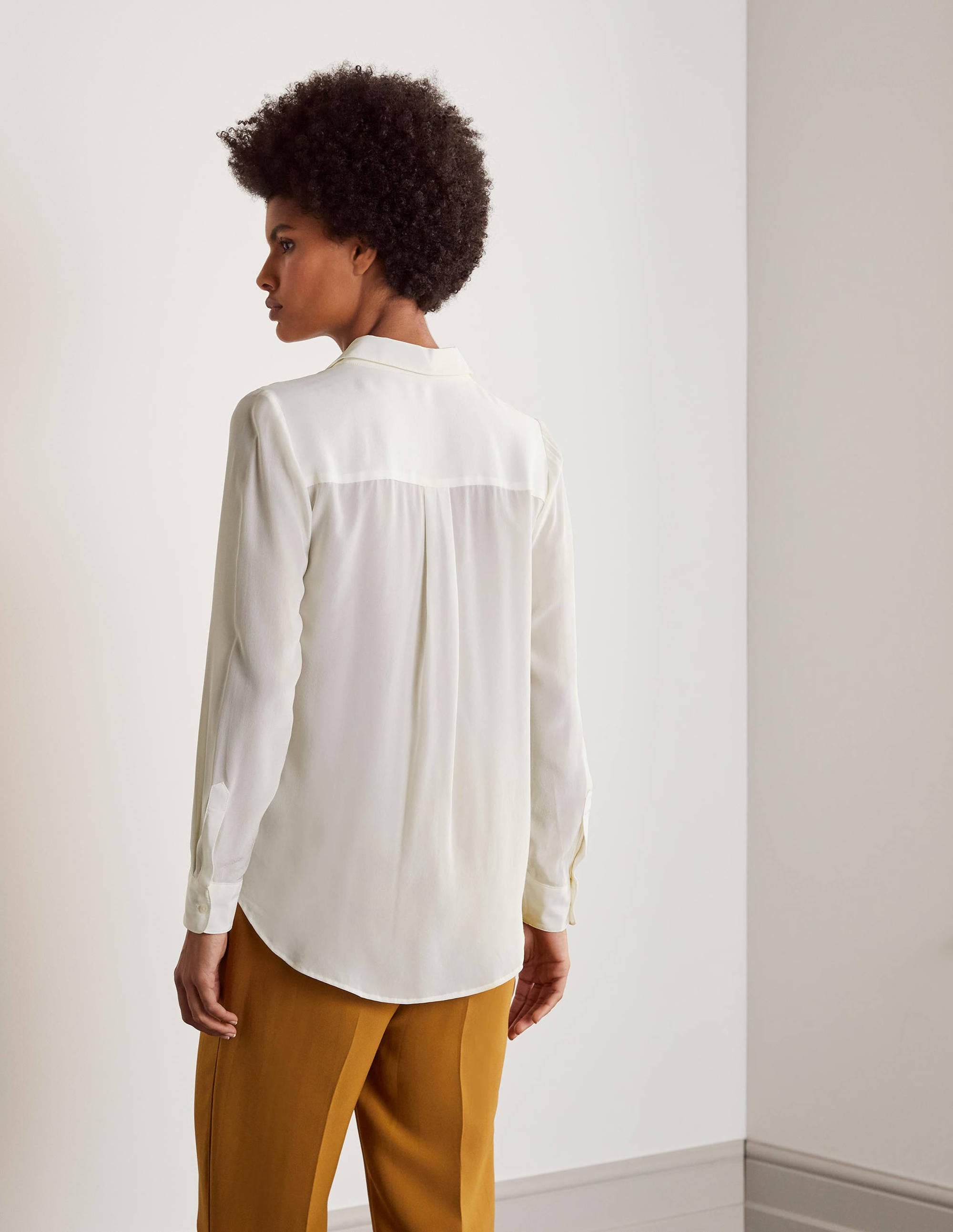 La chemise en soie-Ivoire - Image 2