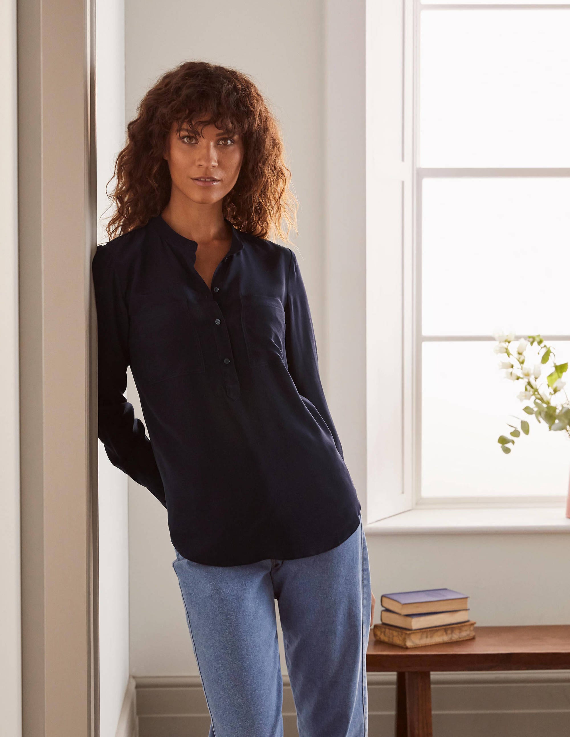 Blouse sans col en soie-Bleu marine - Image 4