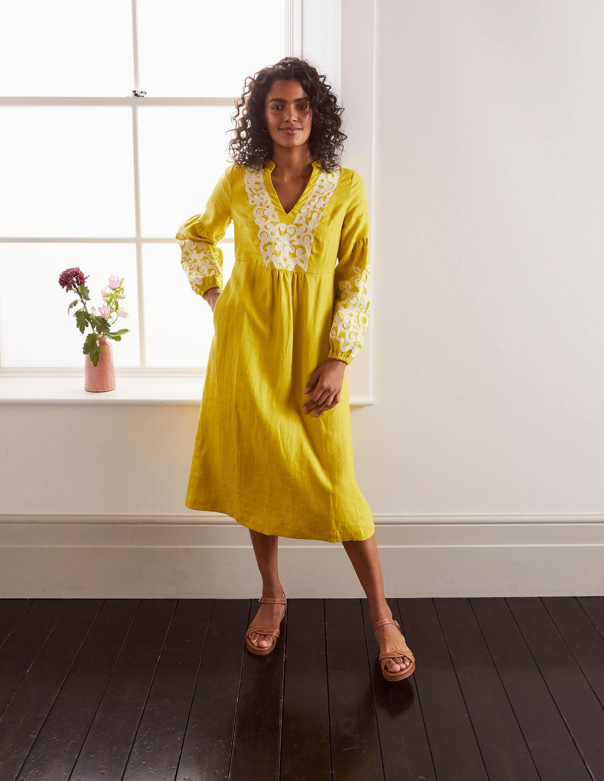 Robe Leonie en lin-Chartreuse - Image 1